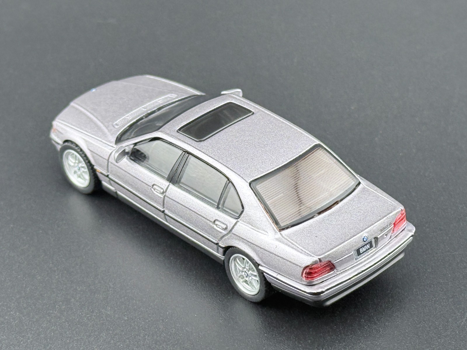 Mini GT BMW 750IL – Aspen Silver Metallic #792 1/64