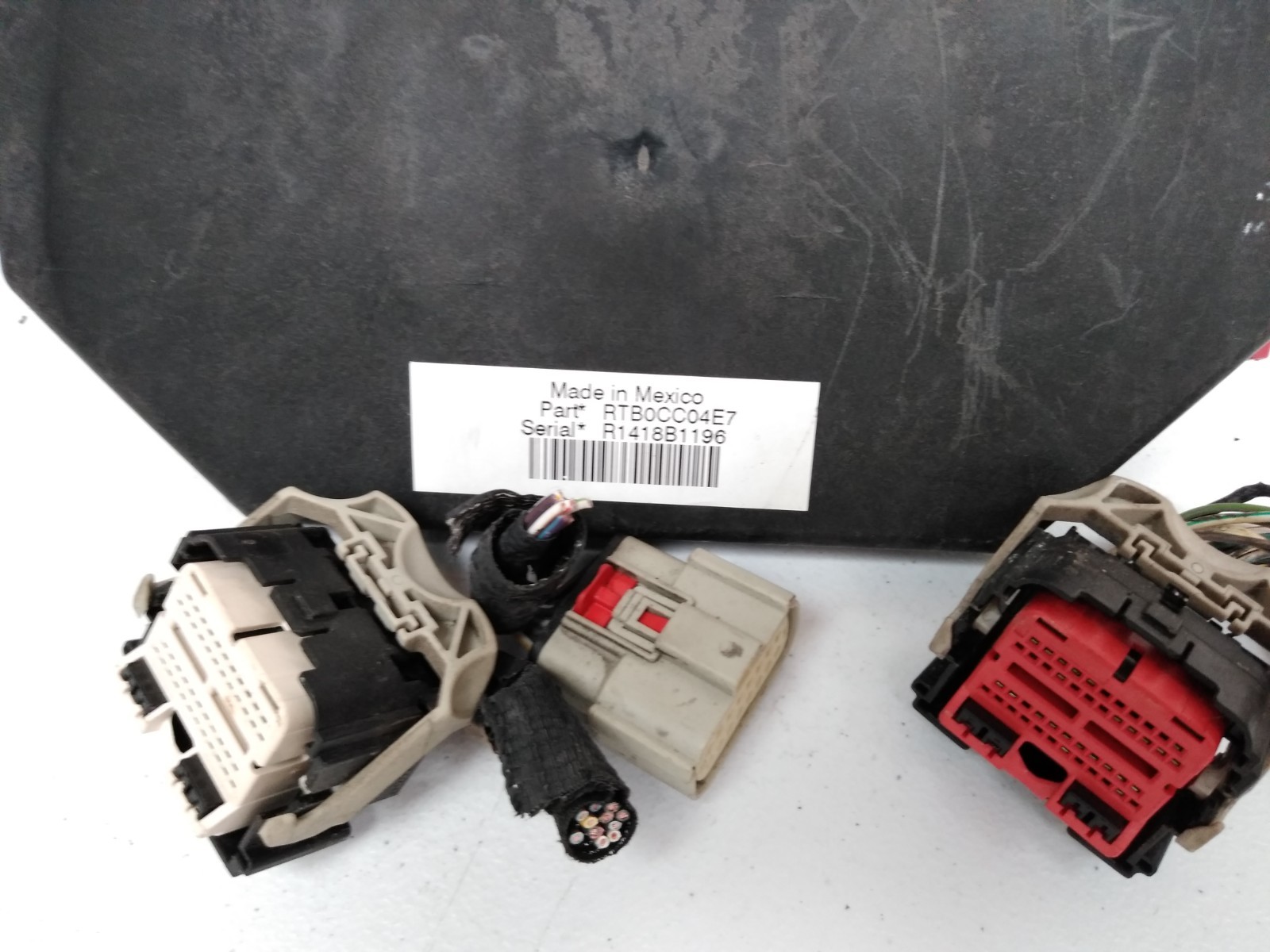 56049720AT Chrysler 2008 2009 Town & Country Fuse Box Engine Bay TIPM OEM G70