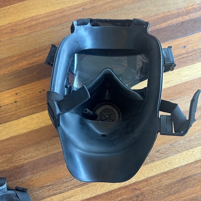 AVON C-50 PROTECTIVE GAS MASK SIZE LARGE