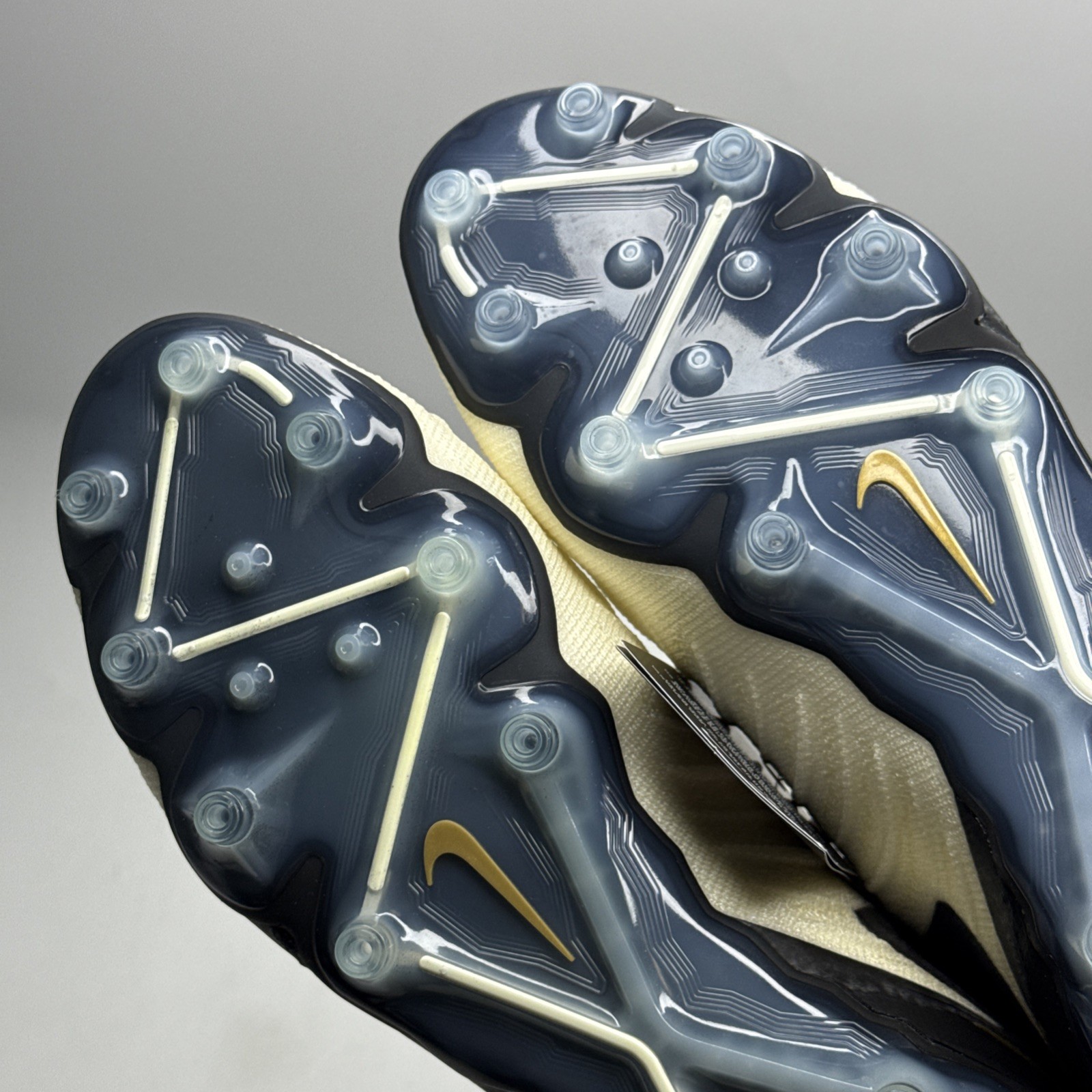 Nike Phantom Luna II Elite AG Men's Size 9.5 Soccer Cleats FQ8932-100 Bosnia