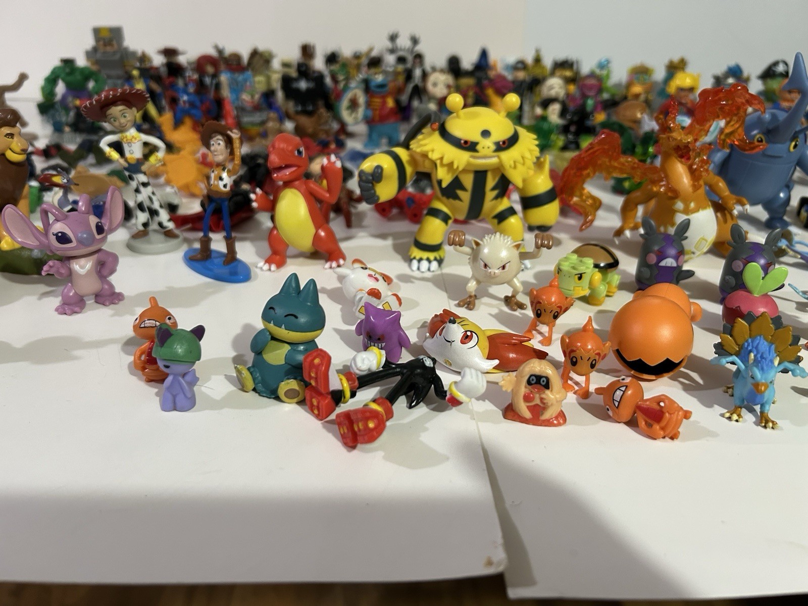 Random Mixed Lot Of Various Ítems Small,Medium Toys & Figures 171 Pieces