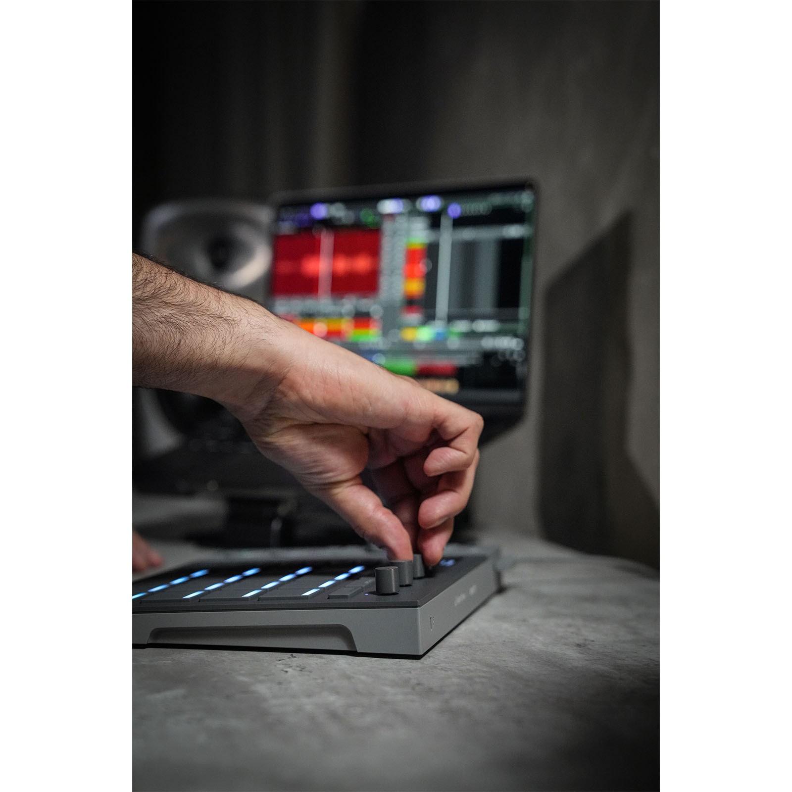 AlphaTheta SLAB Music Production Controller for Serato Studio