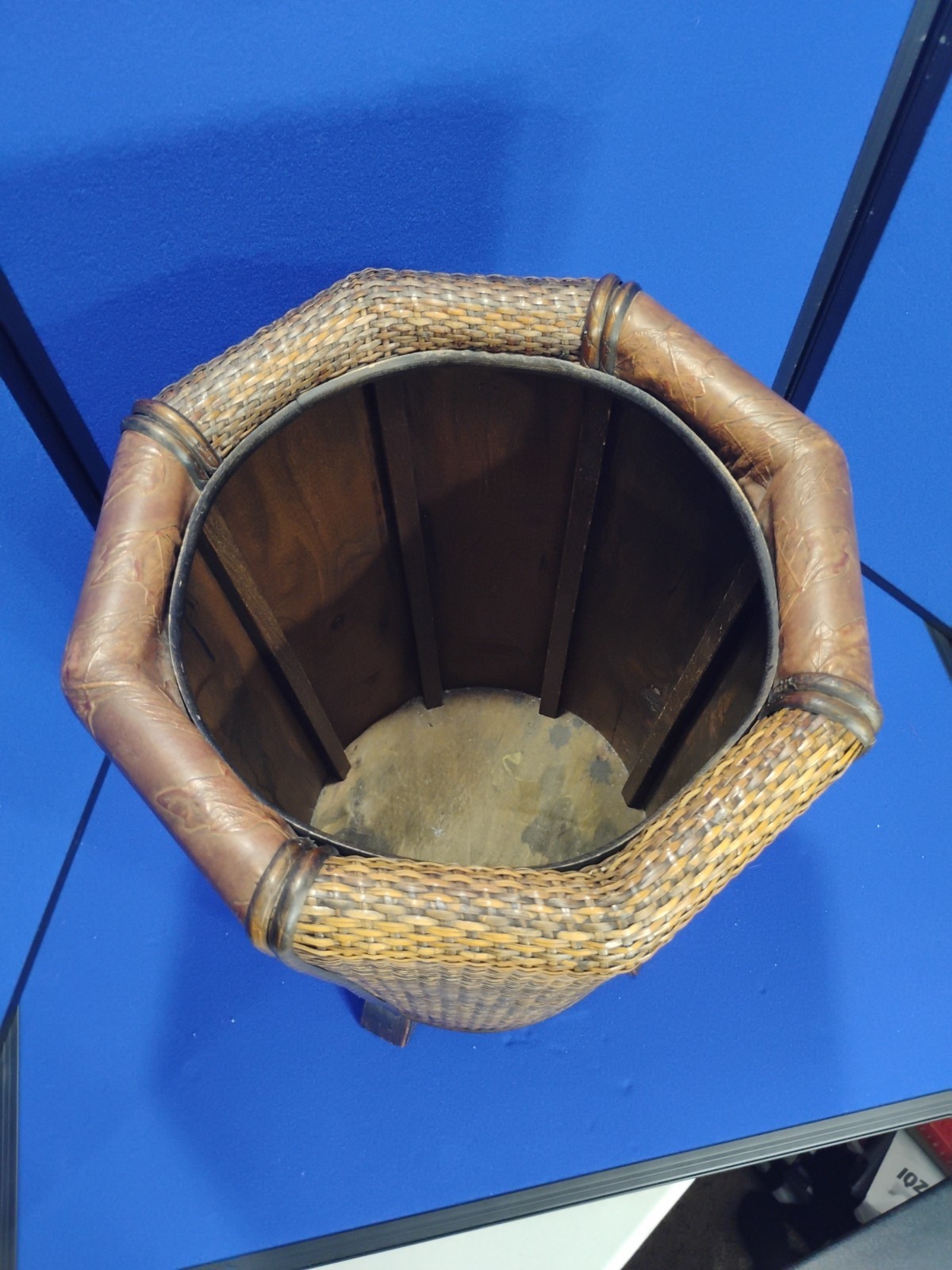 Wicker Faux Leather Leaf Pattern Cane Walking Stick Umbrella Stand