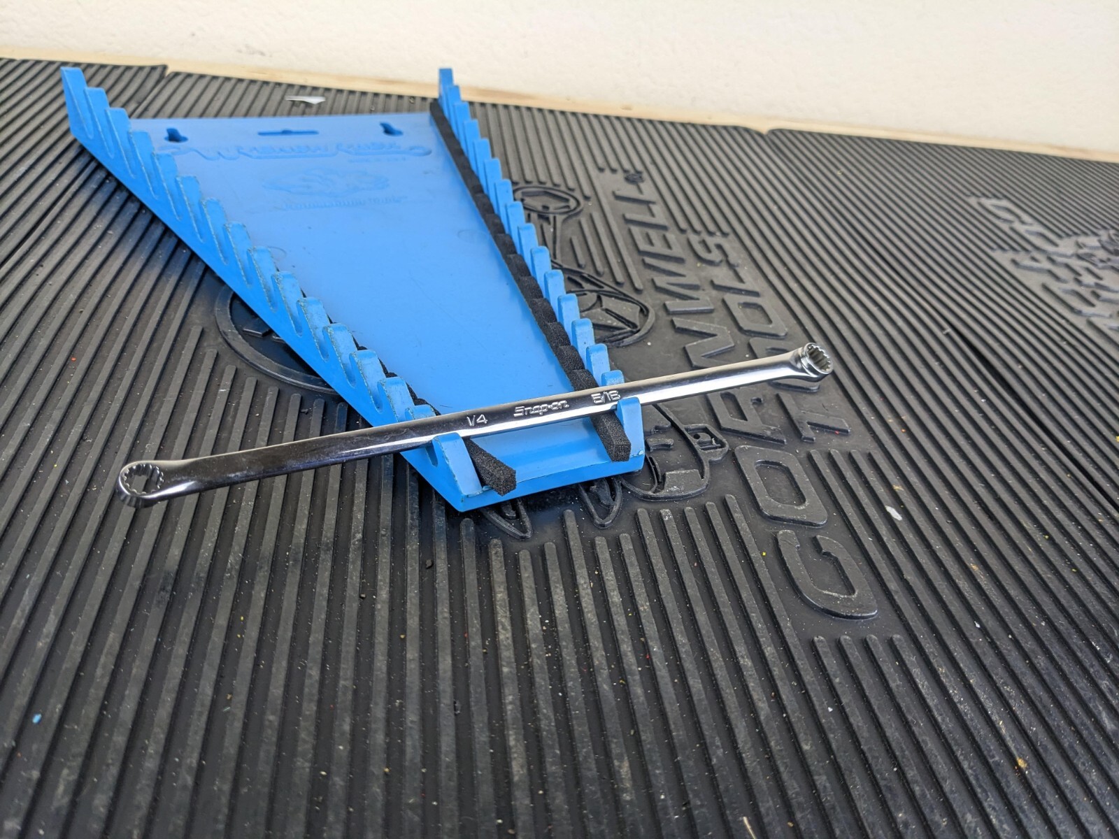 #ax518 NEW Snap On 1/4” x 5/16” SAE SPLINE XDES810a 15 degree Offset Box Wrench