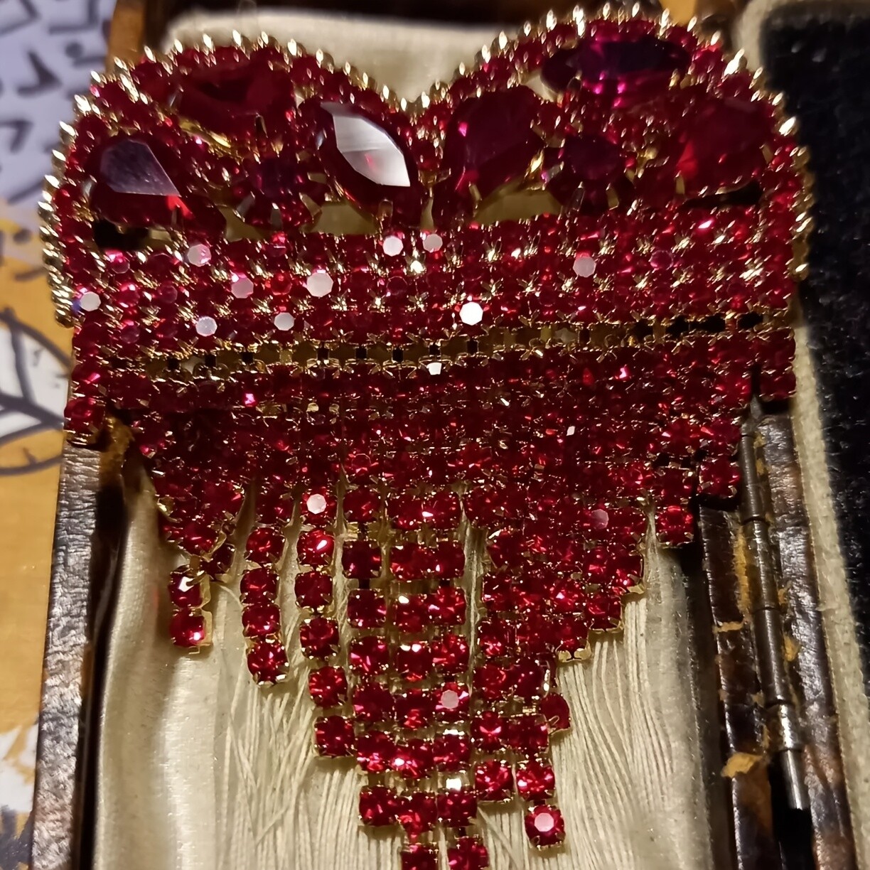 Vintage Style Rhinestone Heart Badge Pin, Exquisite Love Corsage for Women