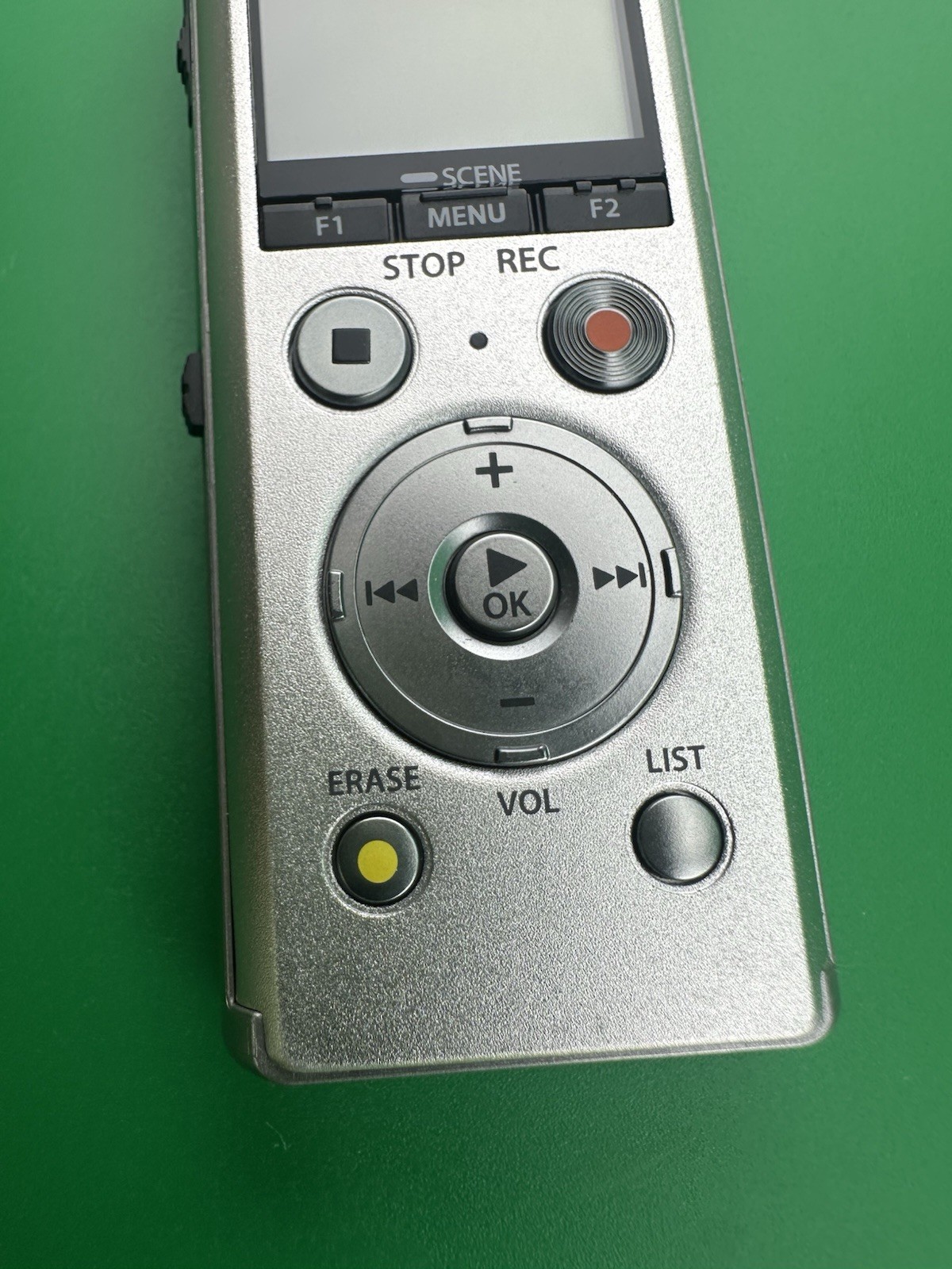 Olympus DM-720 4GB High-Resolution Digital Voice Audio Recorder w/ Case Preowned