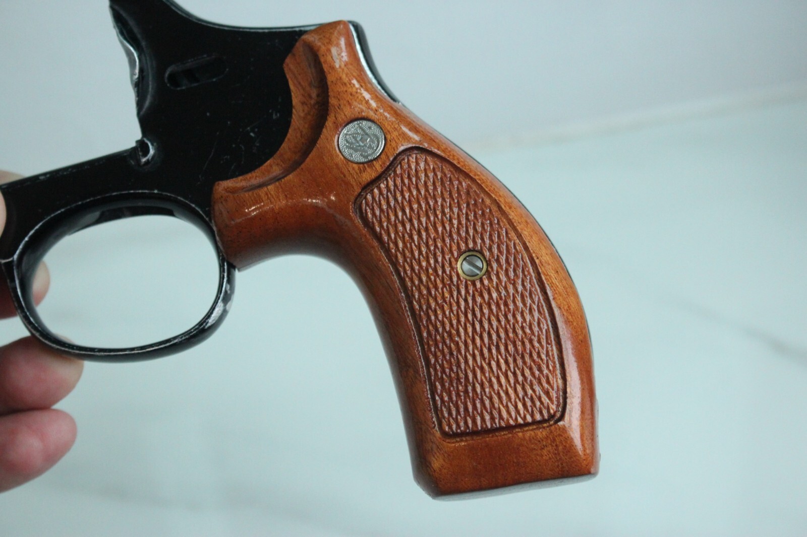 TARGET GRIPS FOR S&W K, L FRAME MODEL 686, 66 ROUND BUTT SAPELE WOOD # RANDOM