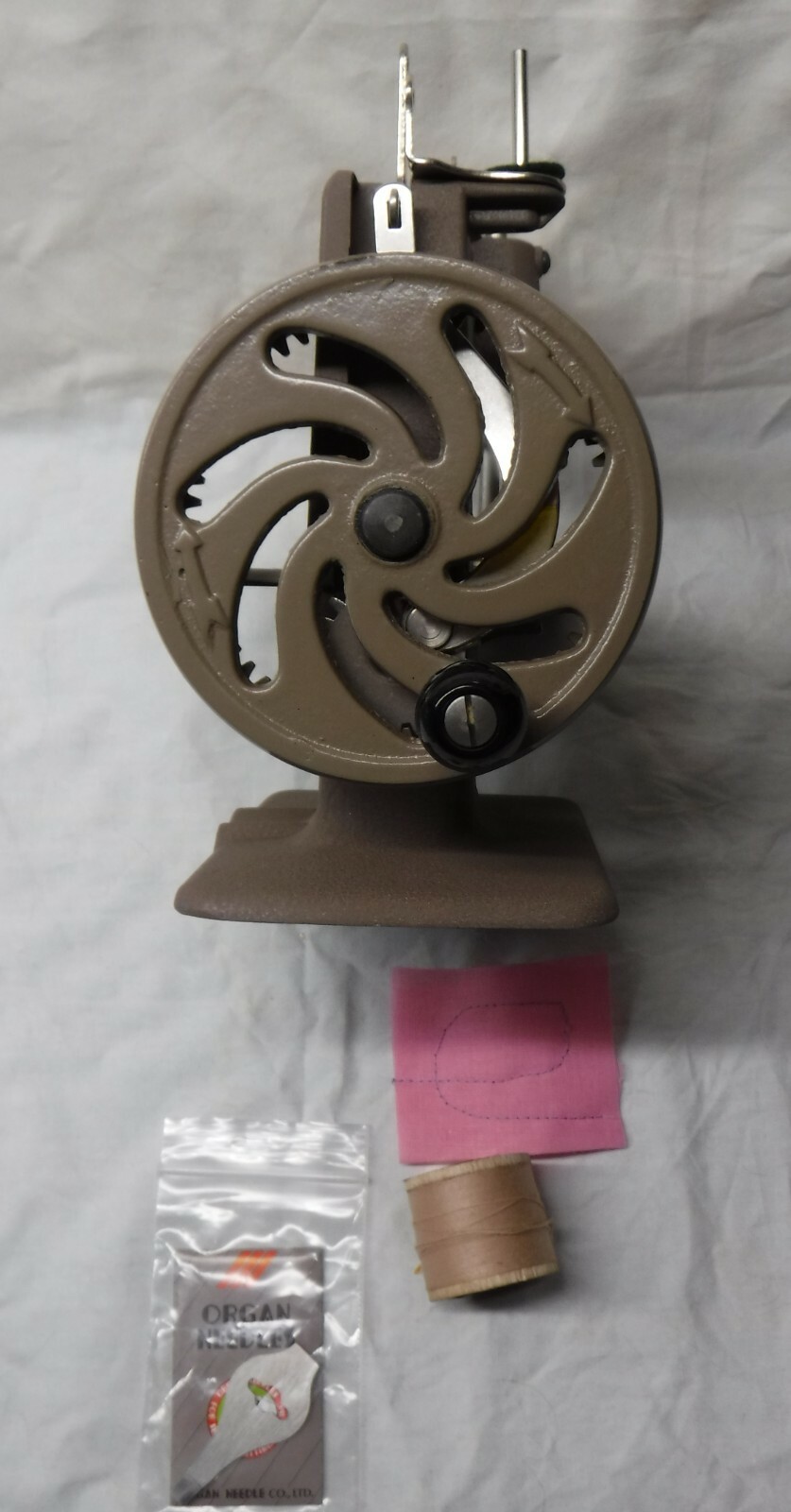 Excellent Little Singer SEWHANDY #20 Vintage 50's   Child's Sewing Machine