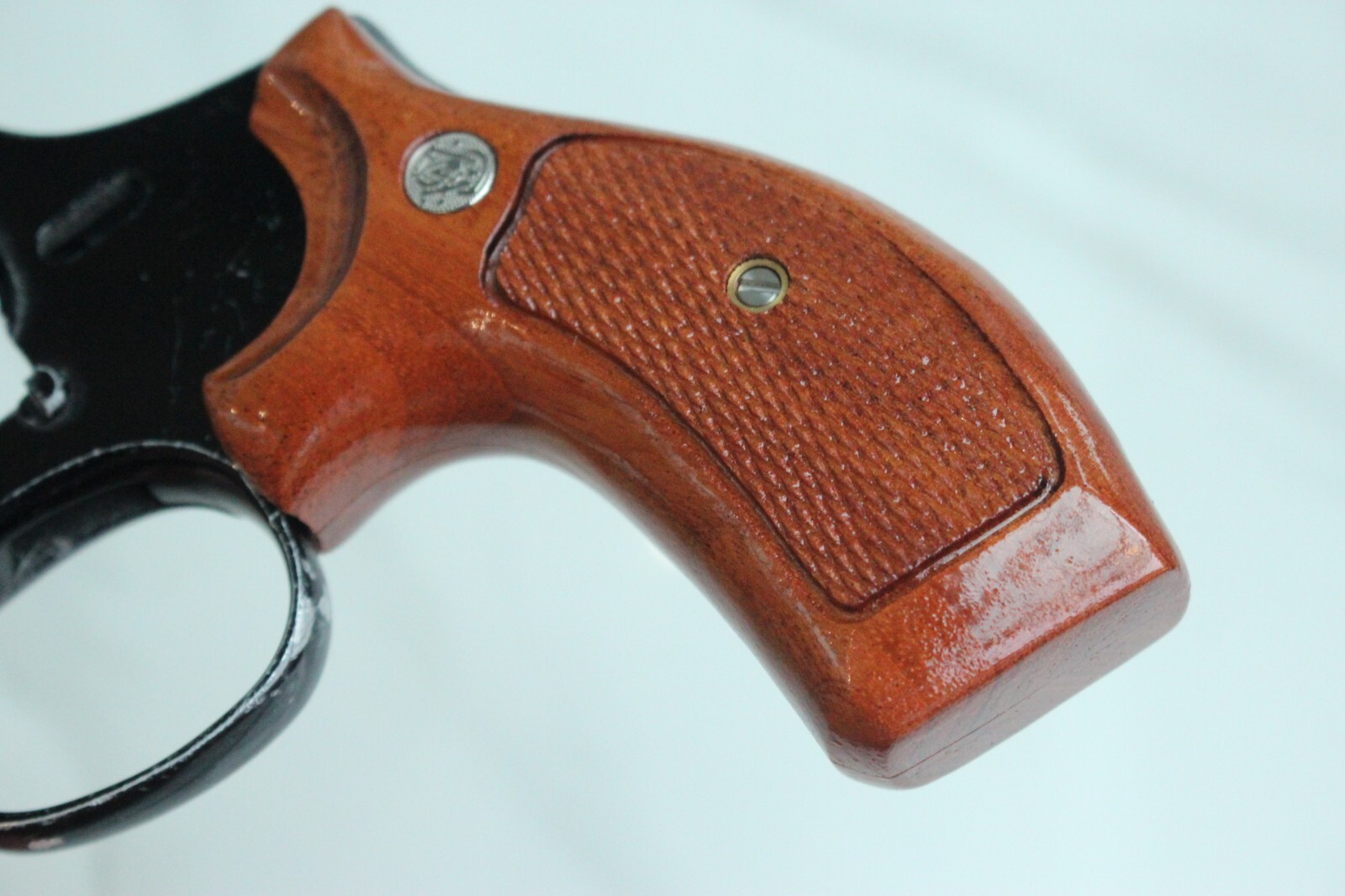 TARGET GRIPS FOR S&W K, L FRAME MODEL 686, 66 ROUND BUTT SAPELE WOOD # RANDOM