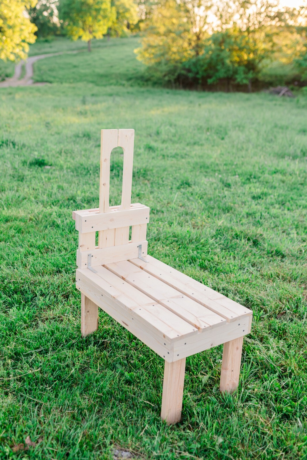 New Small Goat Milking Stand for Pygmy and Nigerian Dwarf Goats 32in. Natural