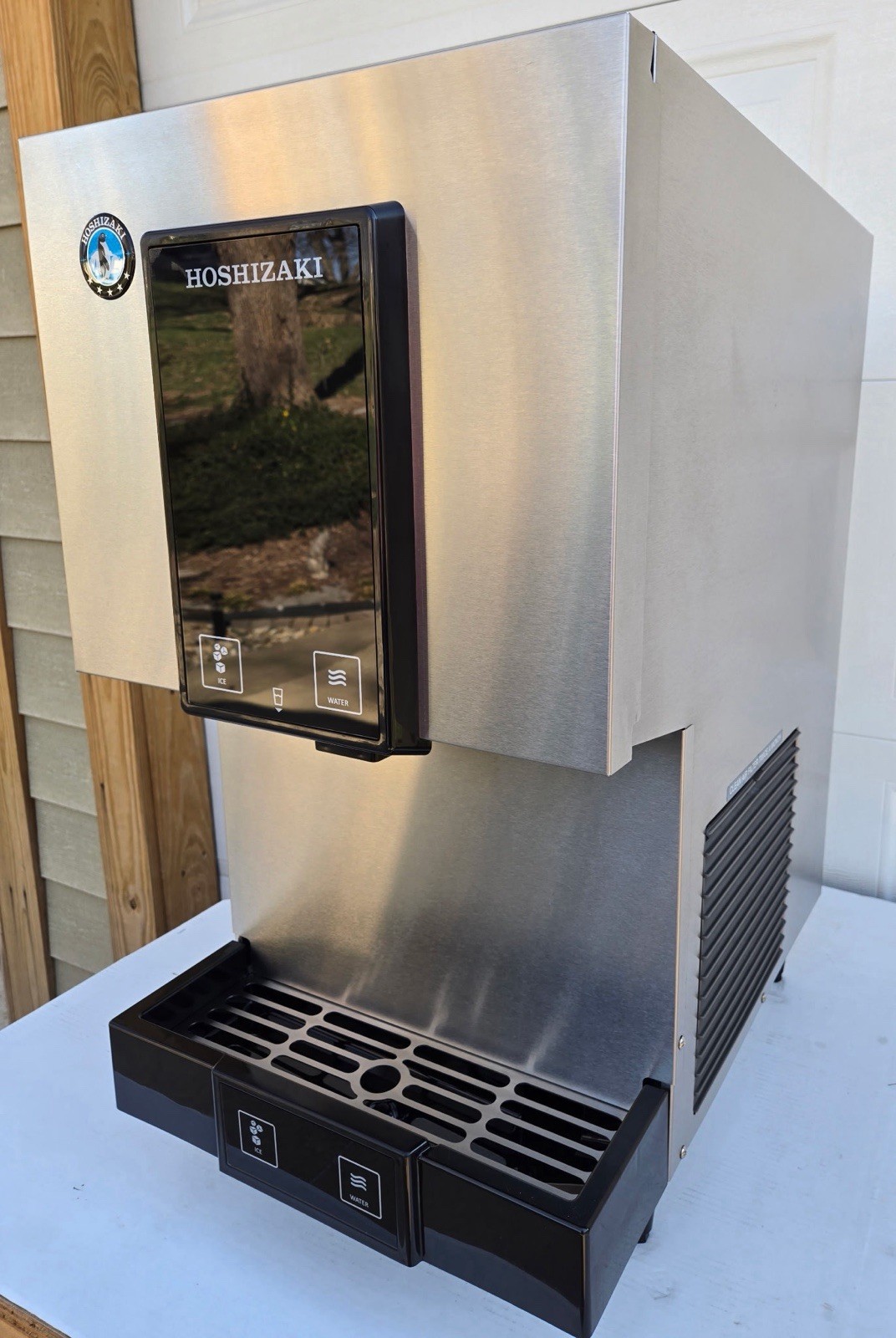 Hoshizaki DCM-271 BAH Countertop 257lb Ice Nugget and Water Maker with Dispenser
