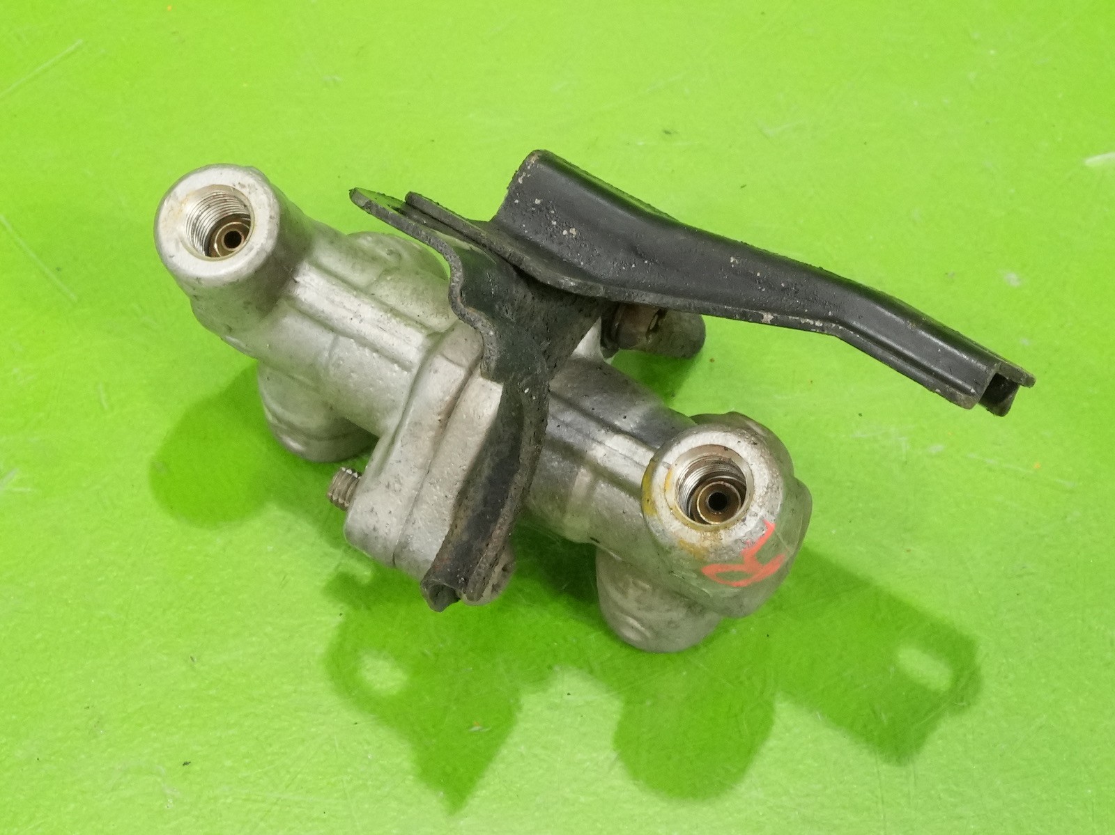 92-95 Civic OEM rear back brake 3030 proportioning valve + firewall bracket