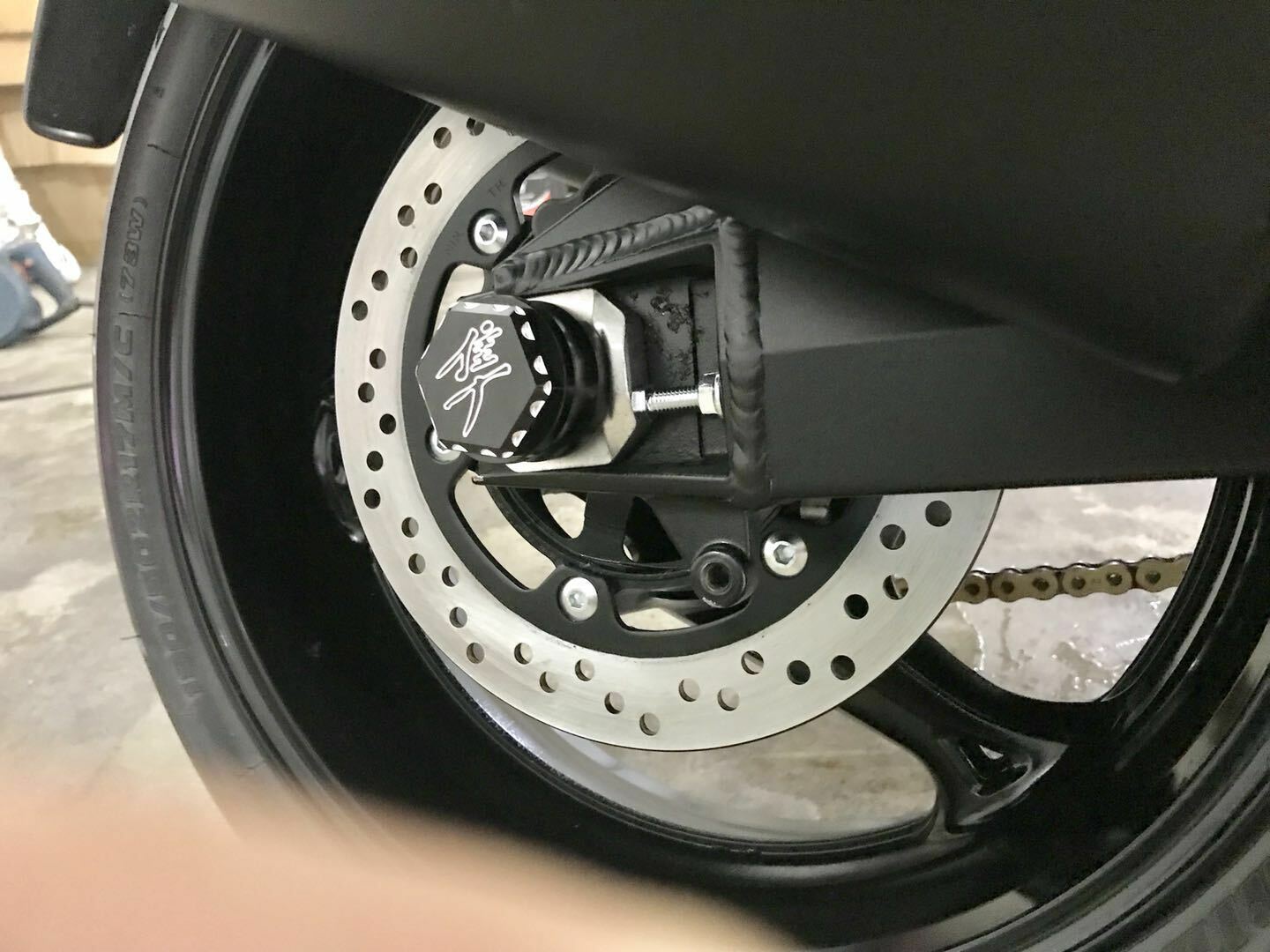 For SUZUKI HAYABUSA GSX1300R 1999-2020 Rear Axle Cap Cover 3D Hex Ball Cut Mount