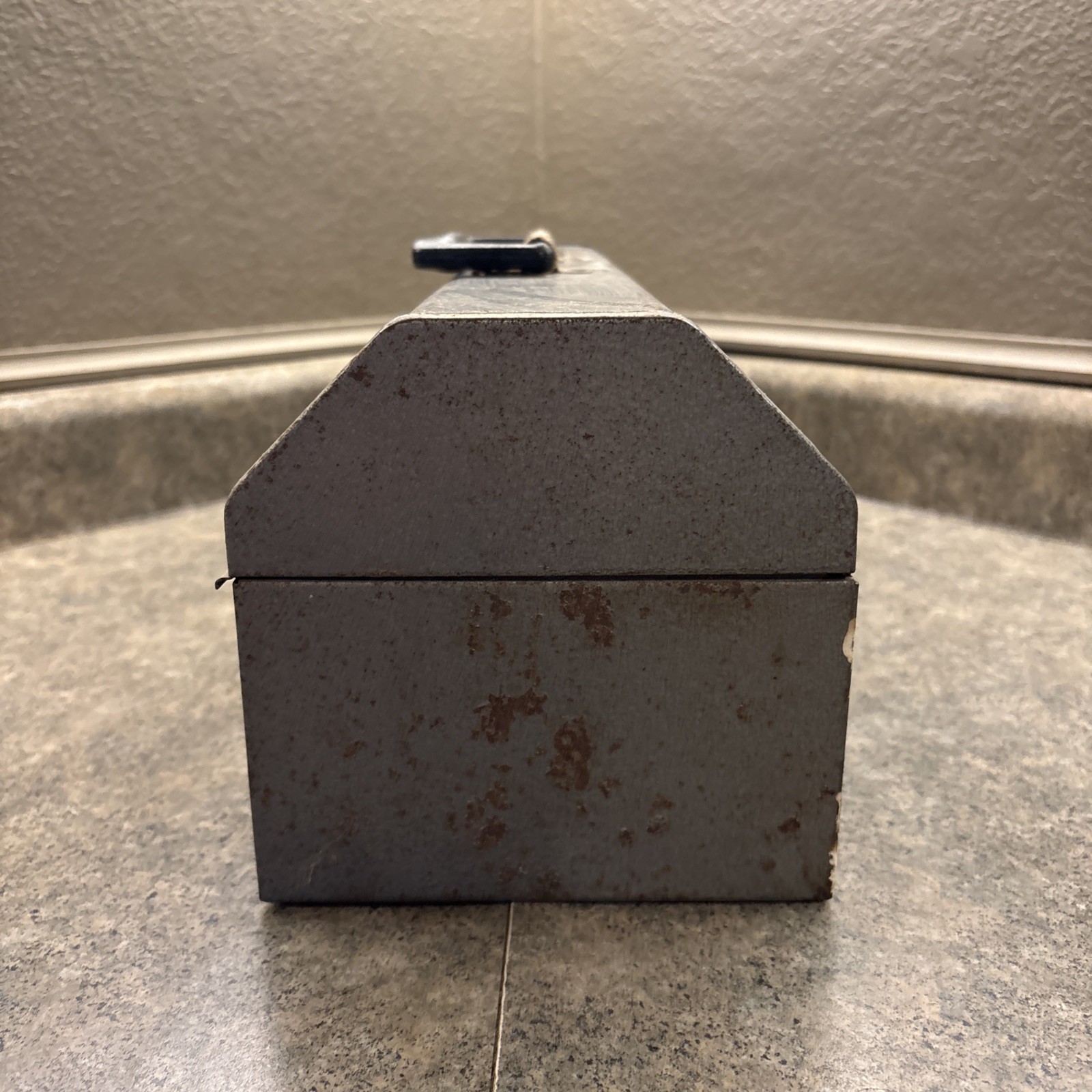 VINTAGE CRAFTSMAN 19-3/4" TOMBSTONE STEEL TOOL BOX, 65161, w/ TRAY