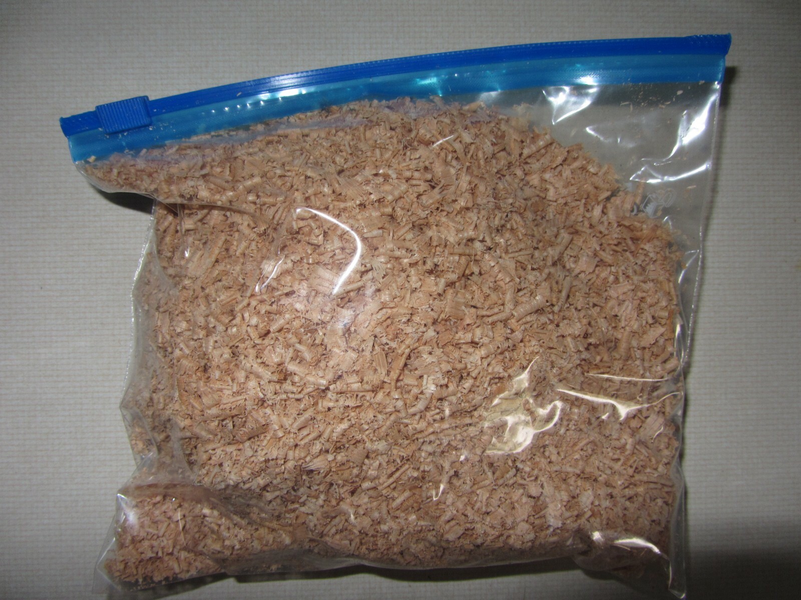 Red Oak, Wood, Chips, shavings, sawdust  ~  15 ounces  ~  For Smoking, Bulk Lot!