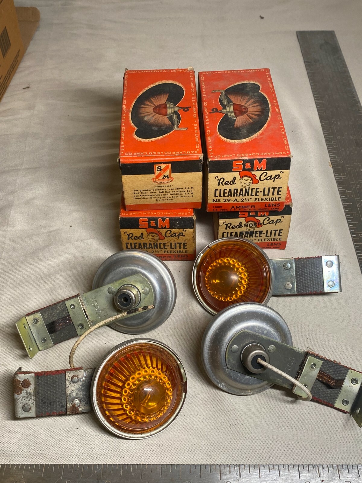NOS VEHICLE CLEARANCE LIGHTS S AND M RED CAPS AMBER LENSE 4 TOTAL ACCESSORY