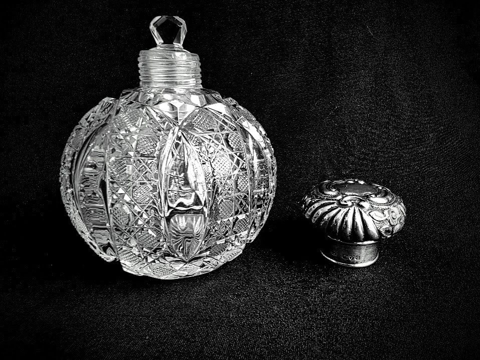 Fine Large Sterling Silver Topped Perfume Bottle Eyewinker Chester England 1899