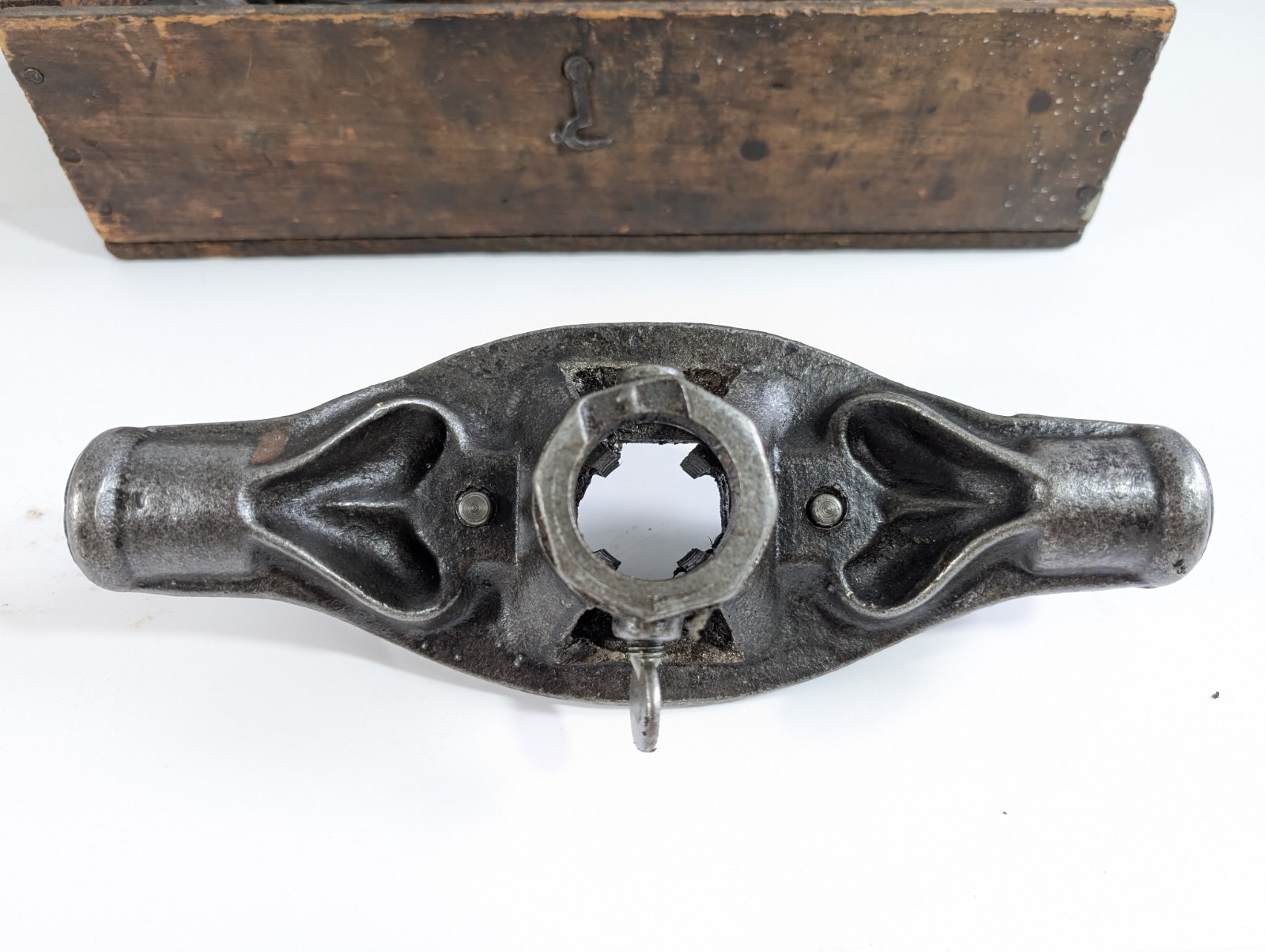 Armstrong Manual Pipe Threader Set, Die Heads, Handles, Antique