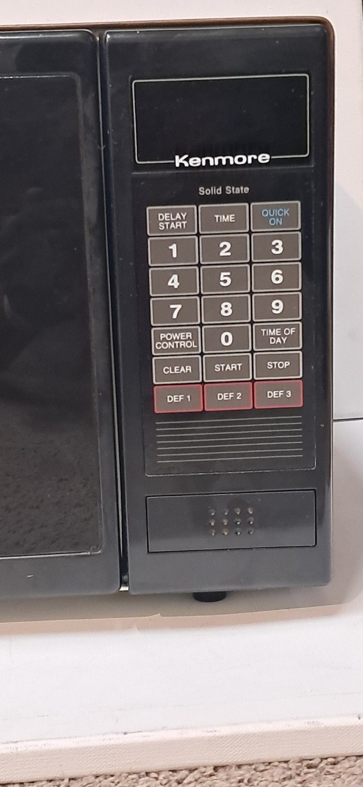 Vintage Kenmore 650W Microwave Retro Wood Grain Solid State Countertop