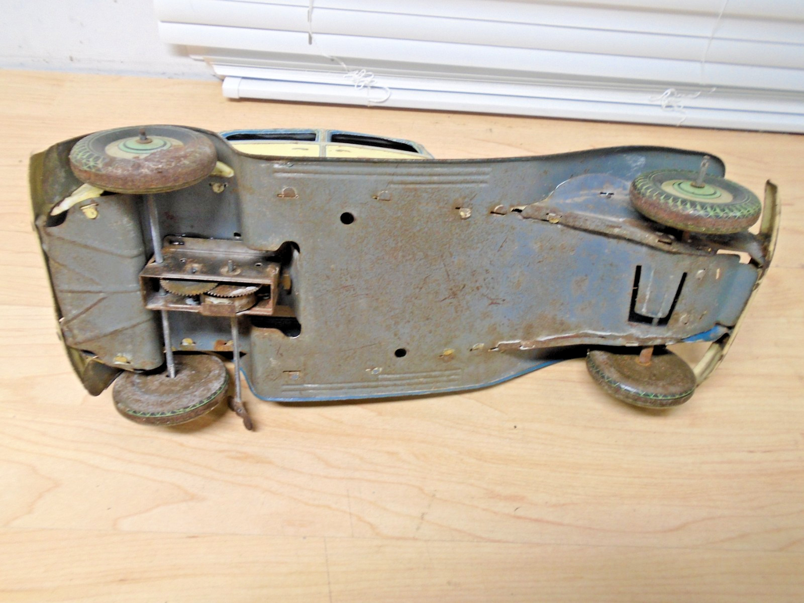 c30s Mettoy England Rolls Royce Metal Sedan Wind-Up Motor Works w/Driver