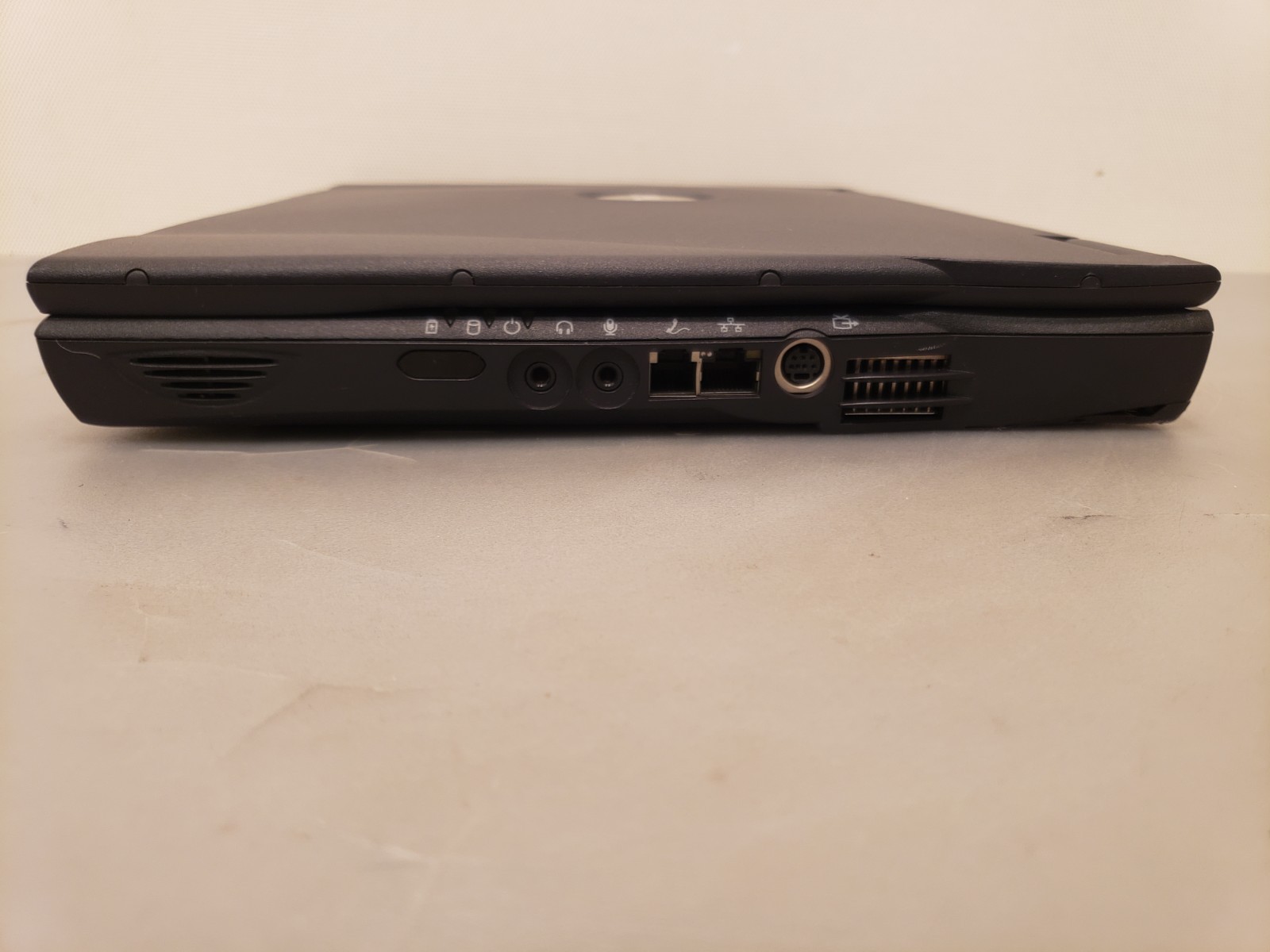 Vintage Dell Latitude C640 Laptop Windows 2000 PIV 2.0 GHz. Serial 30GB 512MB