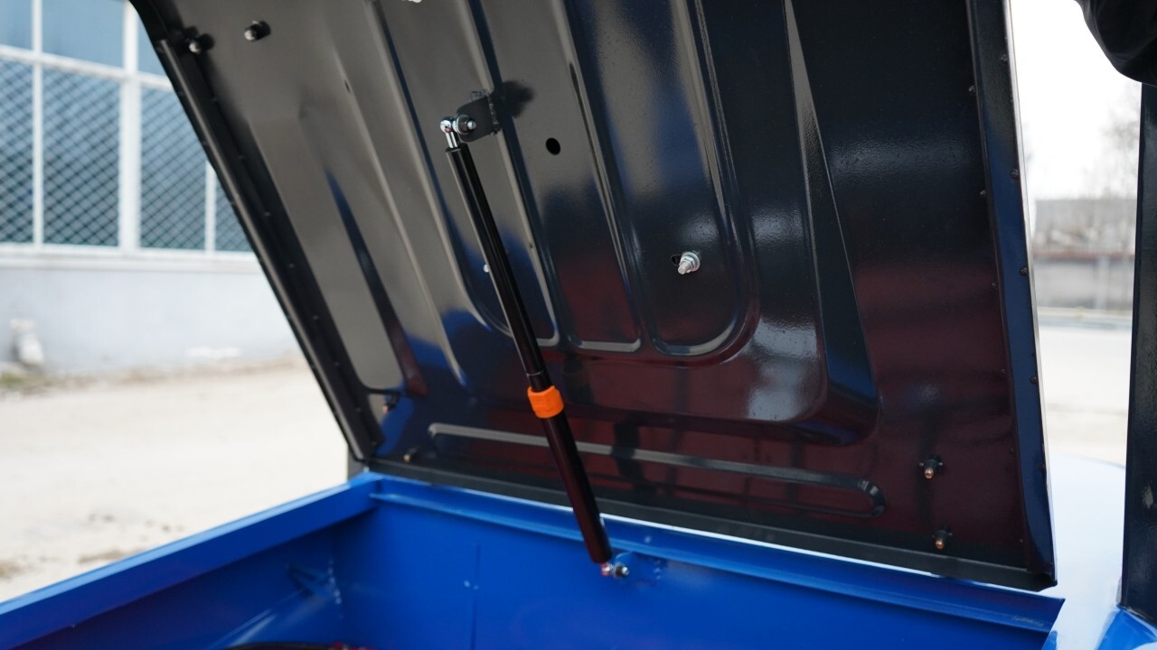 New 2.5 Ton Capacity TYPHON Electric Forklift w 70Ah Charger Lead-acid battery