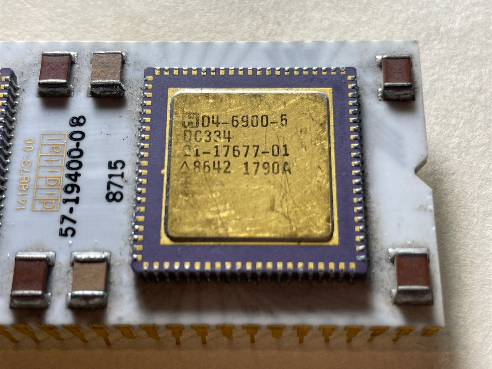 D4-6900 6901 DC334 DC335 DIGITAL EQUIPMENT MICROPROCESSOR WHITE GOLD CHIP