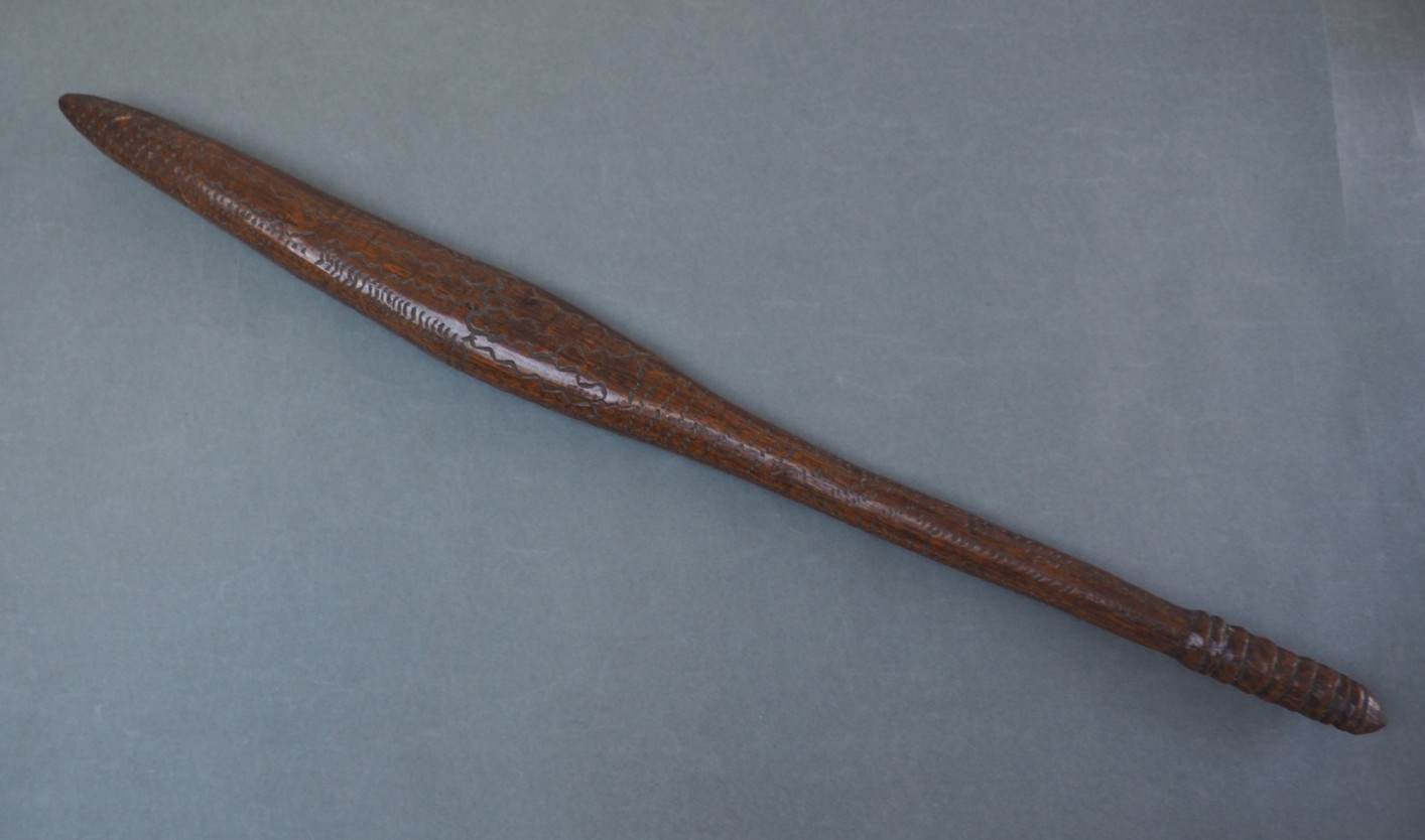 FINE ANTIQUE AUSTRALIAN ABORIGINAL TRIBAL ART CARVED WOODEN NULLA NULLA LEANGLE