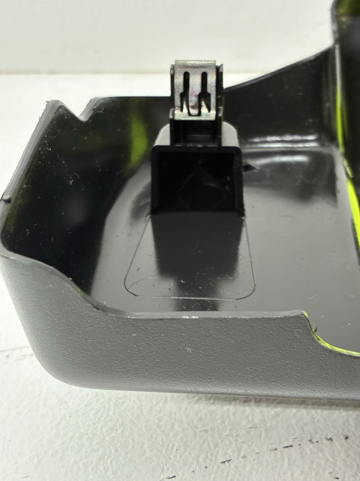 TRUNK LIGHT WITH BLACK BEZEL / 2005 - 2009 FORD MUSTANG OEM FACTORY OEM