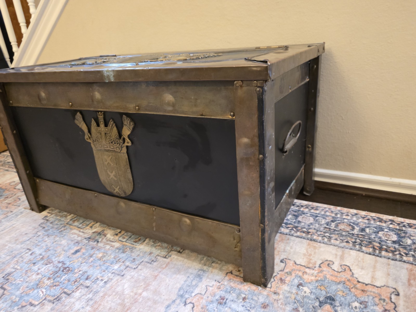 RARE ANTIQUE 19TH C CONTINENTAL BRASS BOUND KINDLING BOX W ARMORIAL. VERY HEAVY