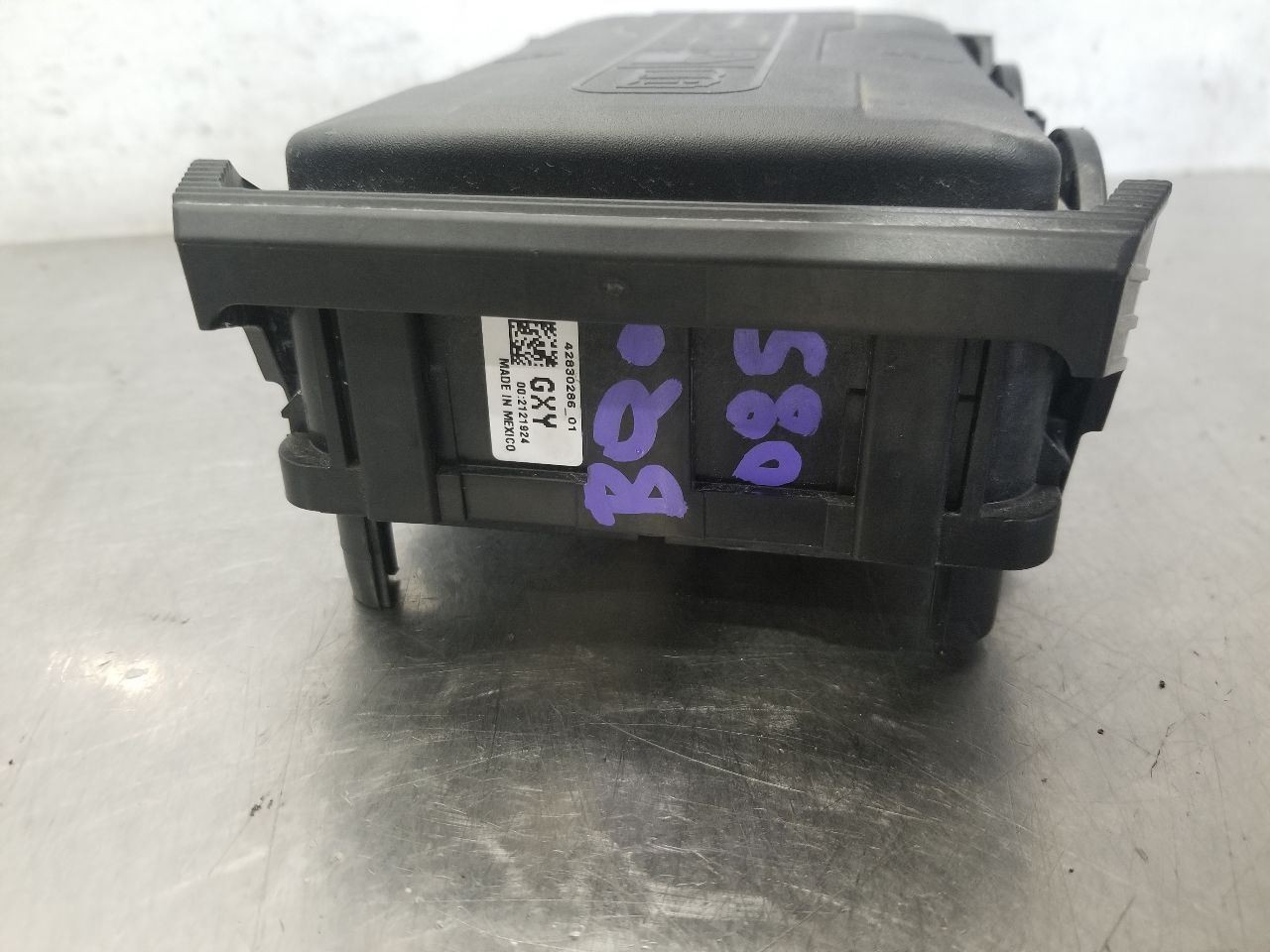 25 CHEVY MALIBU RS FUSE BOX 1.5L ENGINE 42830286