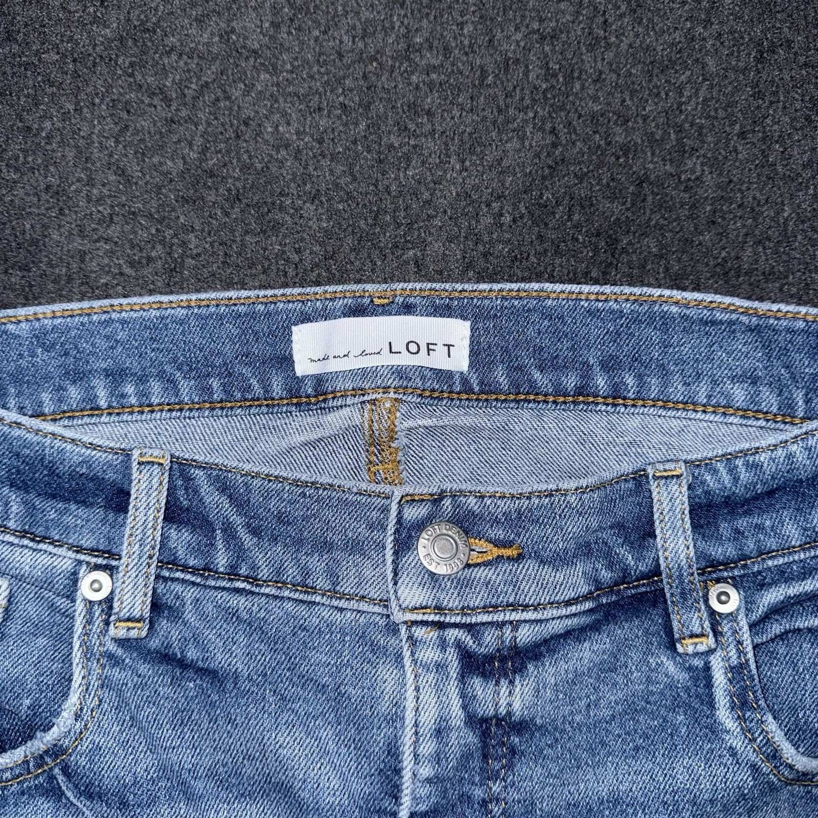 LOFT Fresh Cut Mid Rise Slim Jeans Bright Vintage Blue Wash Size 31 / 12 Raw Hem