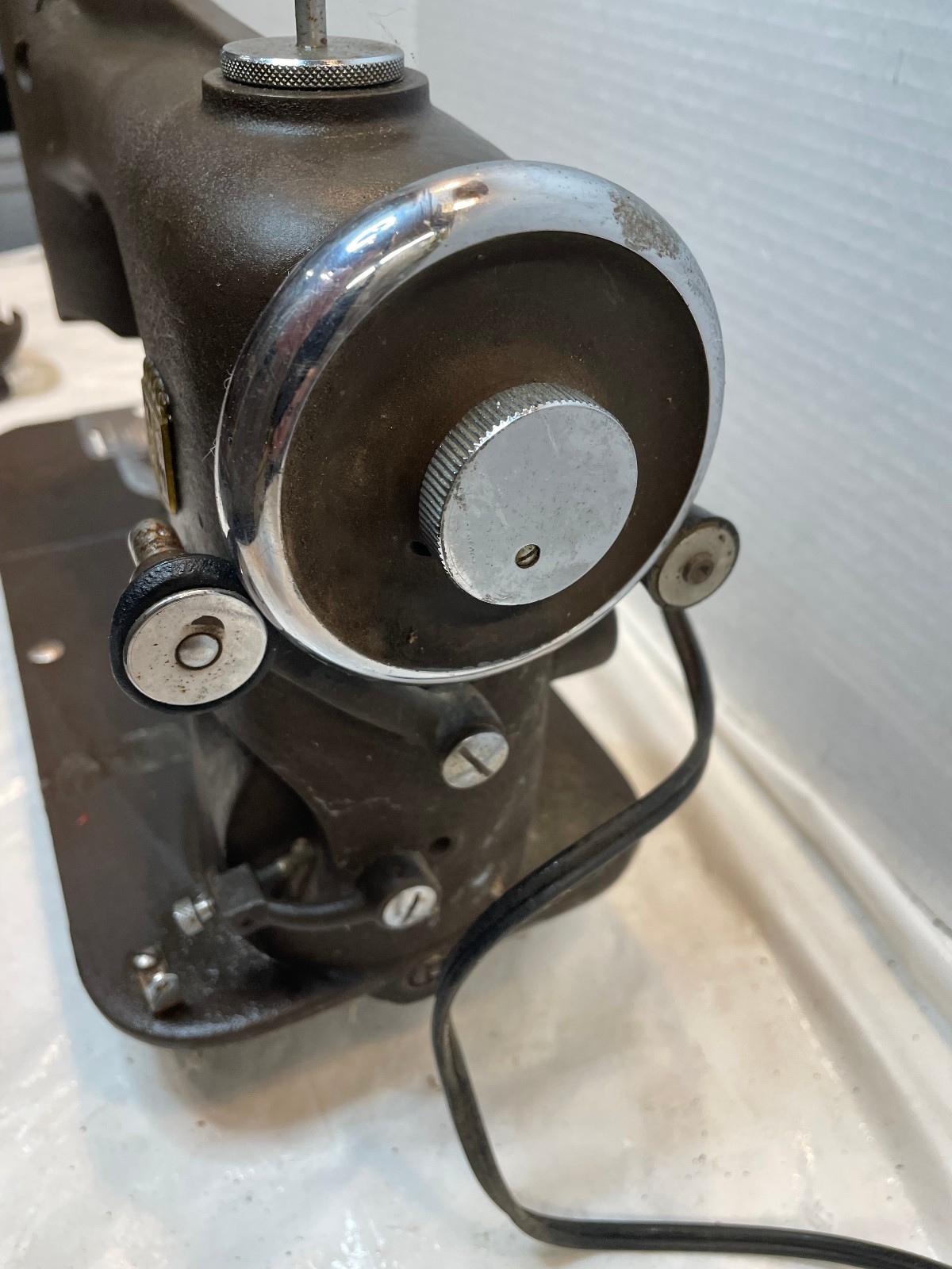 Montgomery Ward Model 30 Streamliner Electric sewing machine - Parts or Repair