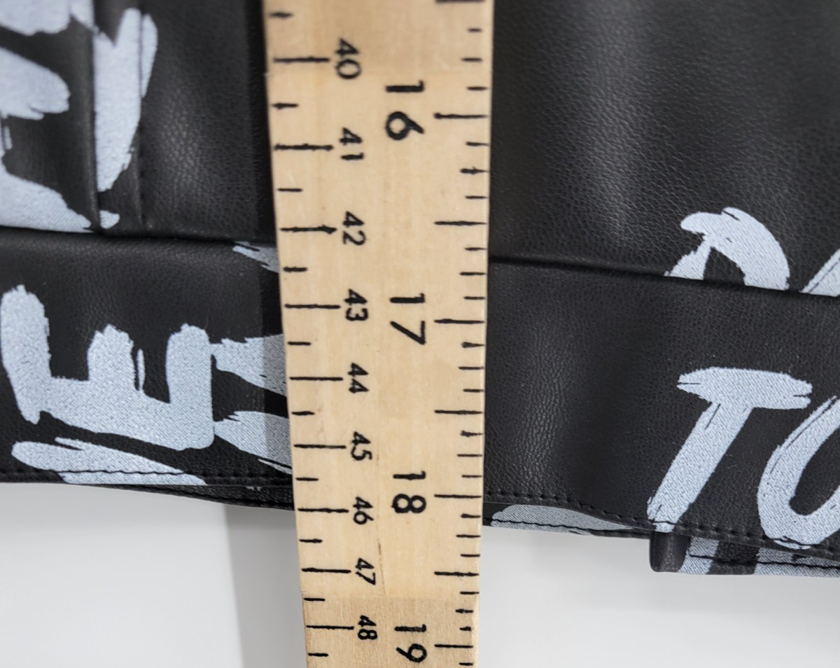 D-Signed Descendants Disney Jacket Girls Large Black Grafitti Moto Zip Outerwear