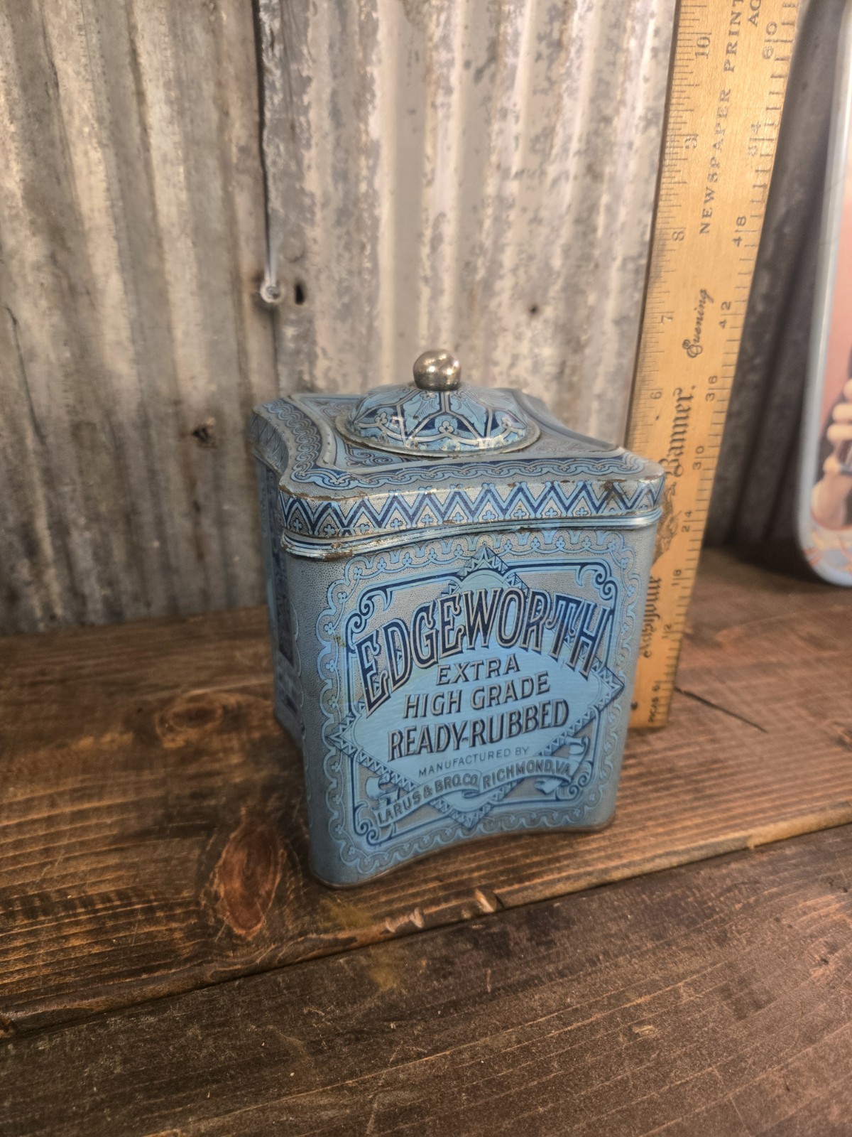 NICE! Edgeworth Ready Rubbed Tobacco Hinged Tin, Vintage