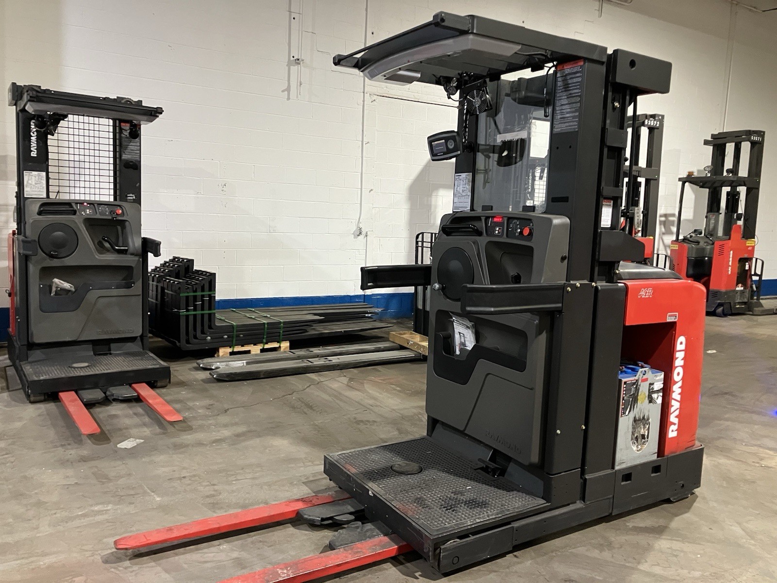 2021 RAYMOND 530-OPC30TT Wire Guided Order Picker Forklifts 189  Max Lift