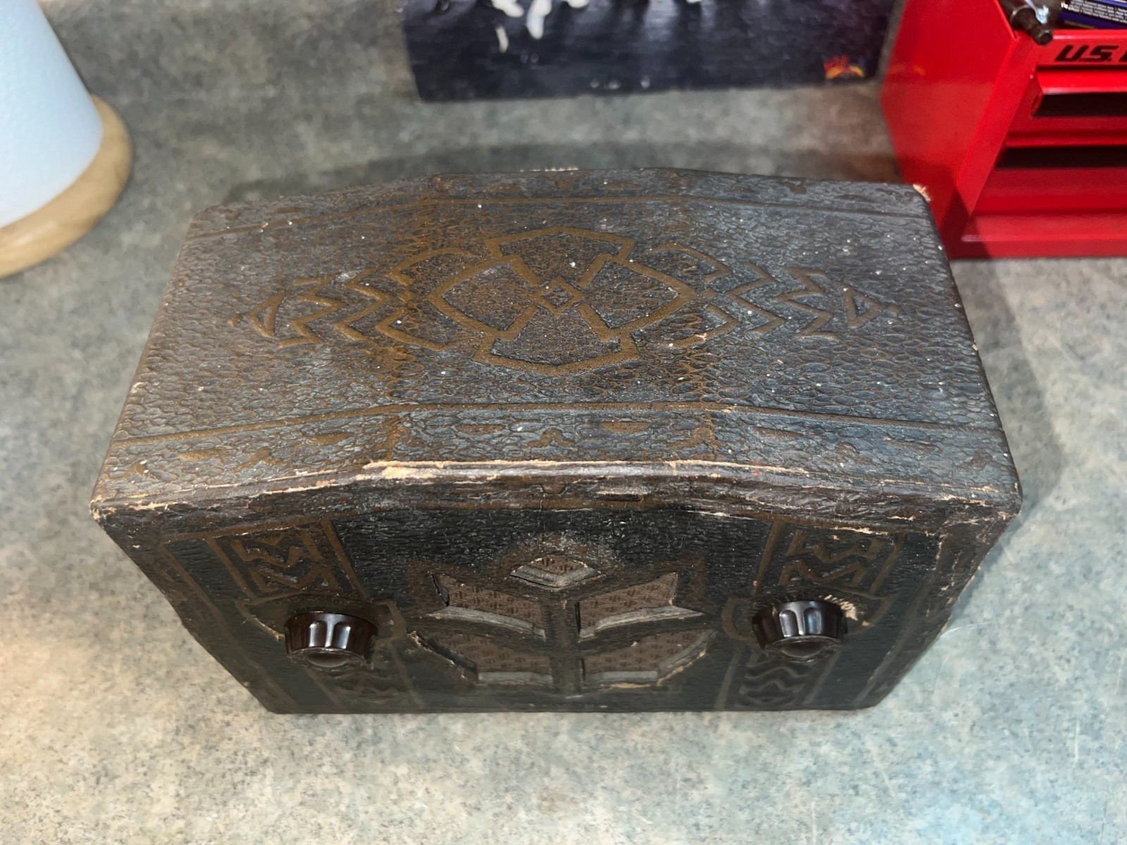 LEWOL Tabletop Broadcast Receiver. Model: "LEVORE" . Rare model. Works great !!