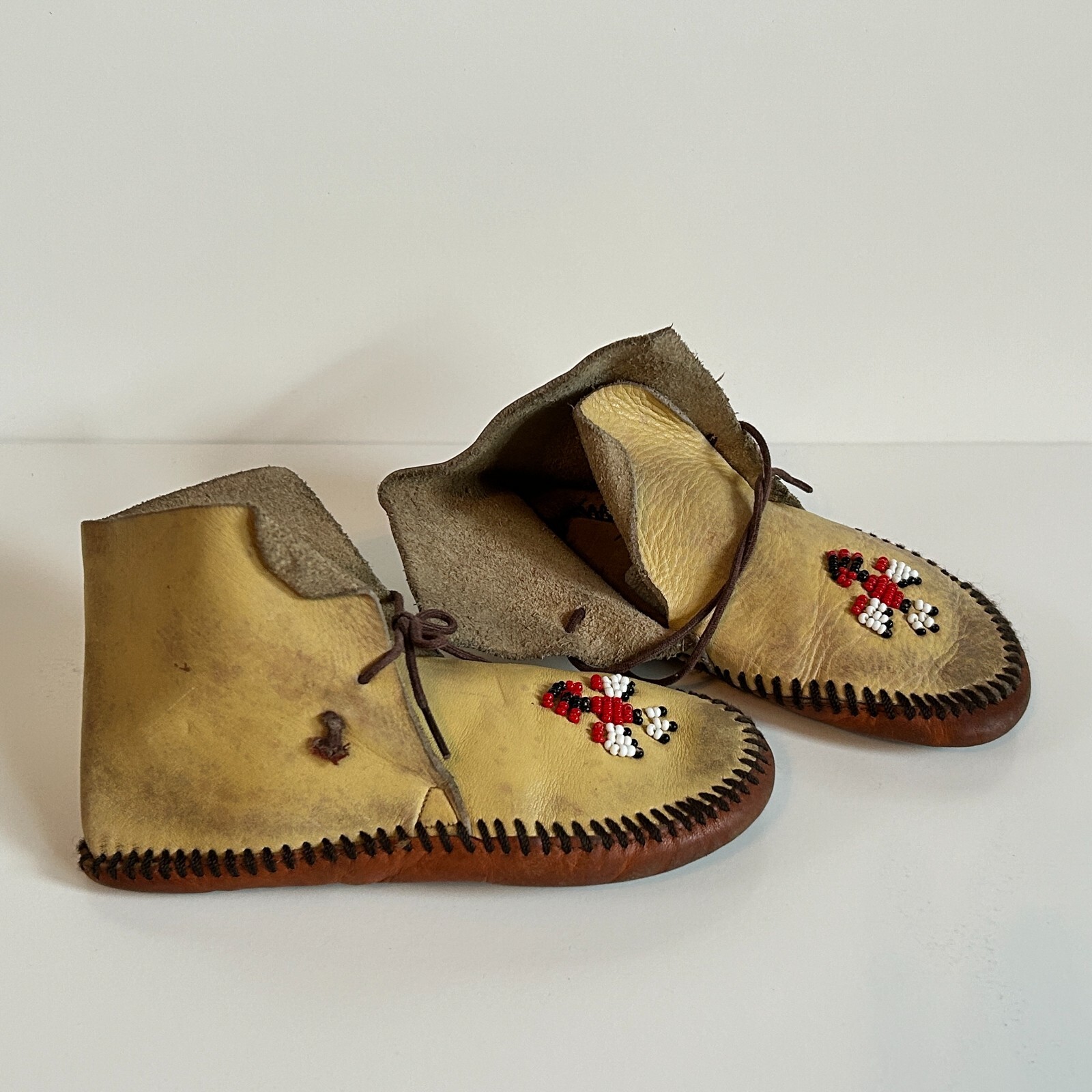 Vintage7" BEADED Thunder Bird LEATHER NATIVE AMERICAN INDIAN MOCCASINS BOOTIES