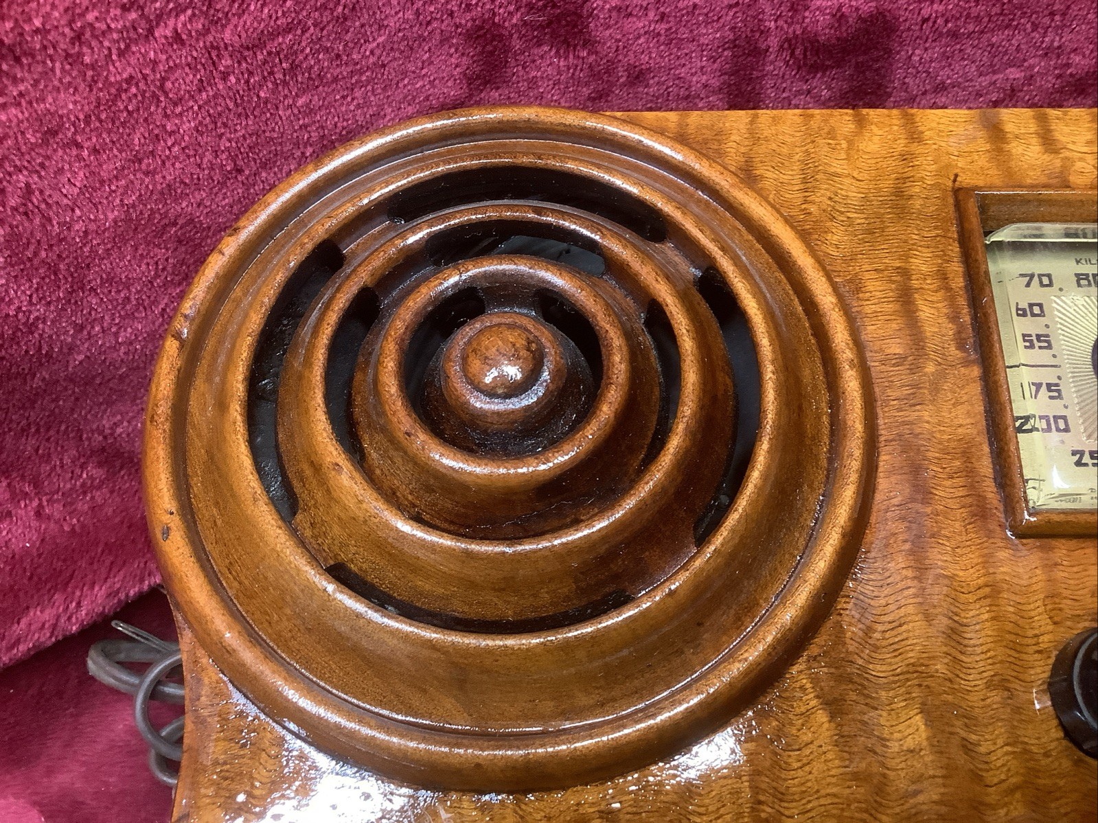 VINTAGE 1930s EMERSON 212 “Bullseye” CABINET ART DECO RADIO WITH INLAYS Beauty!