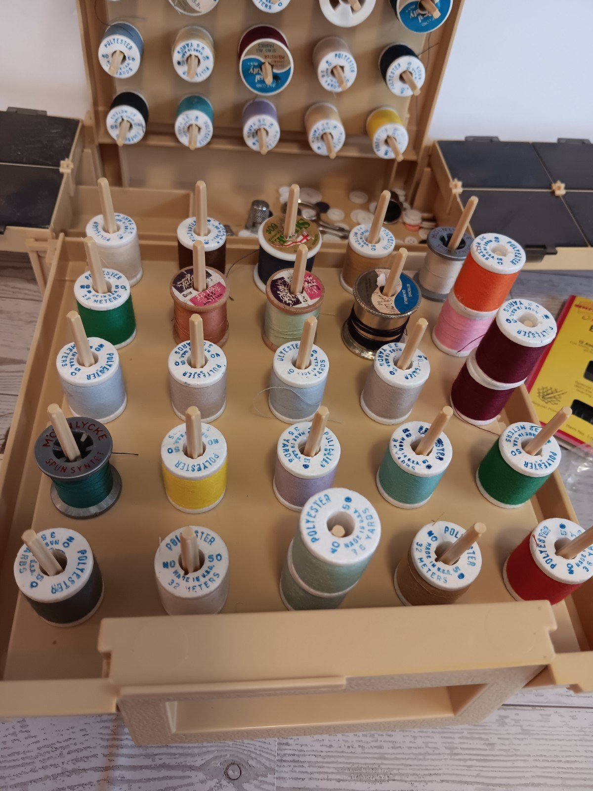 '83 World Wide Media Folding Sewing Caddy Spool Organizer Vintage Thread Notions