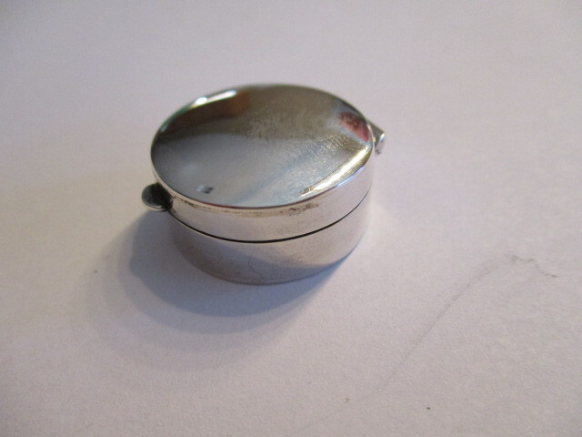 Sterling silver pill box round smooth solid silver 925  3/4 inch round small box