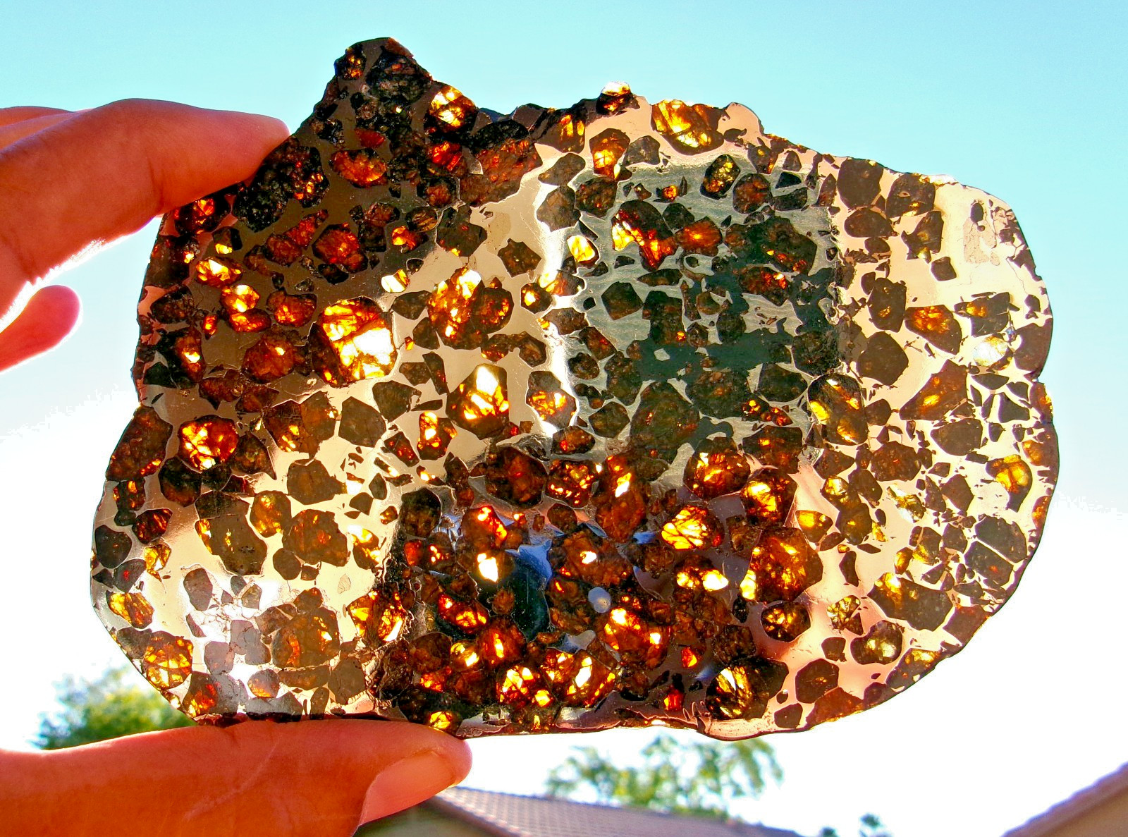 132.90 gram - SEYMCHAN METEORITE - With Glowing Olivine - in Glass Display Case