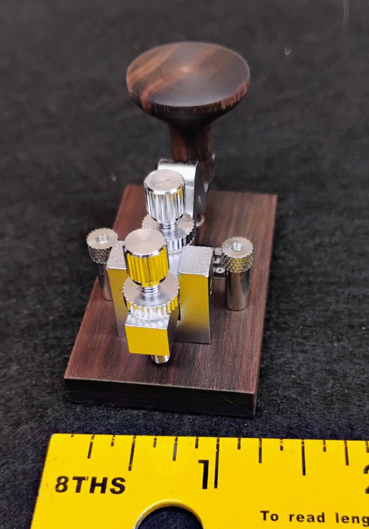 NEW Morse Express Special Limited Edition 2011 Christmas Morse Code Key. #113.