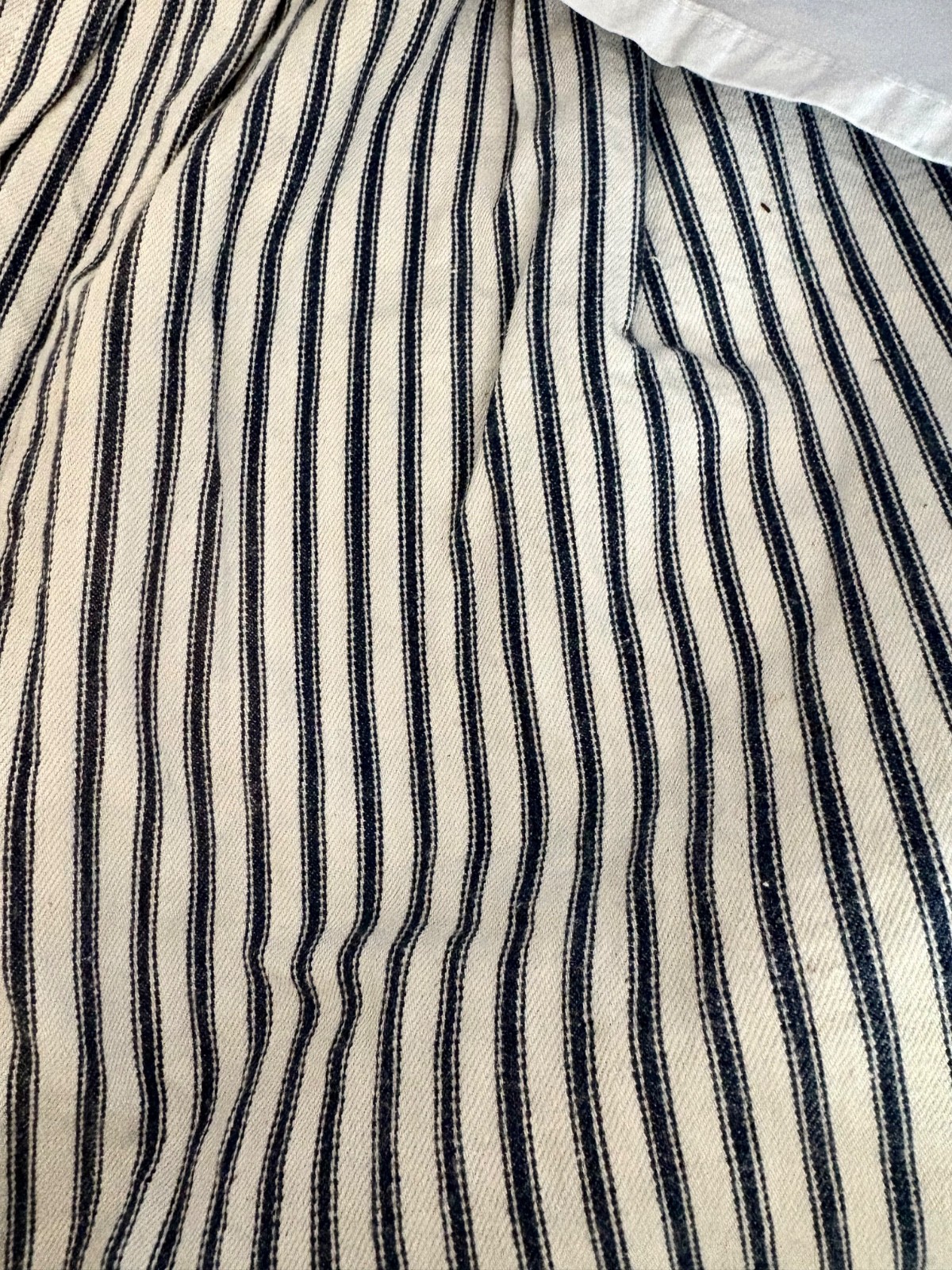 RALPH LAUREN TICKING STRIPE KING BEDSKIRT ~ NAVY BLUE/OFF WHITE ~ EUC