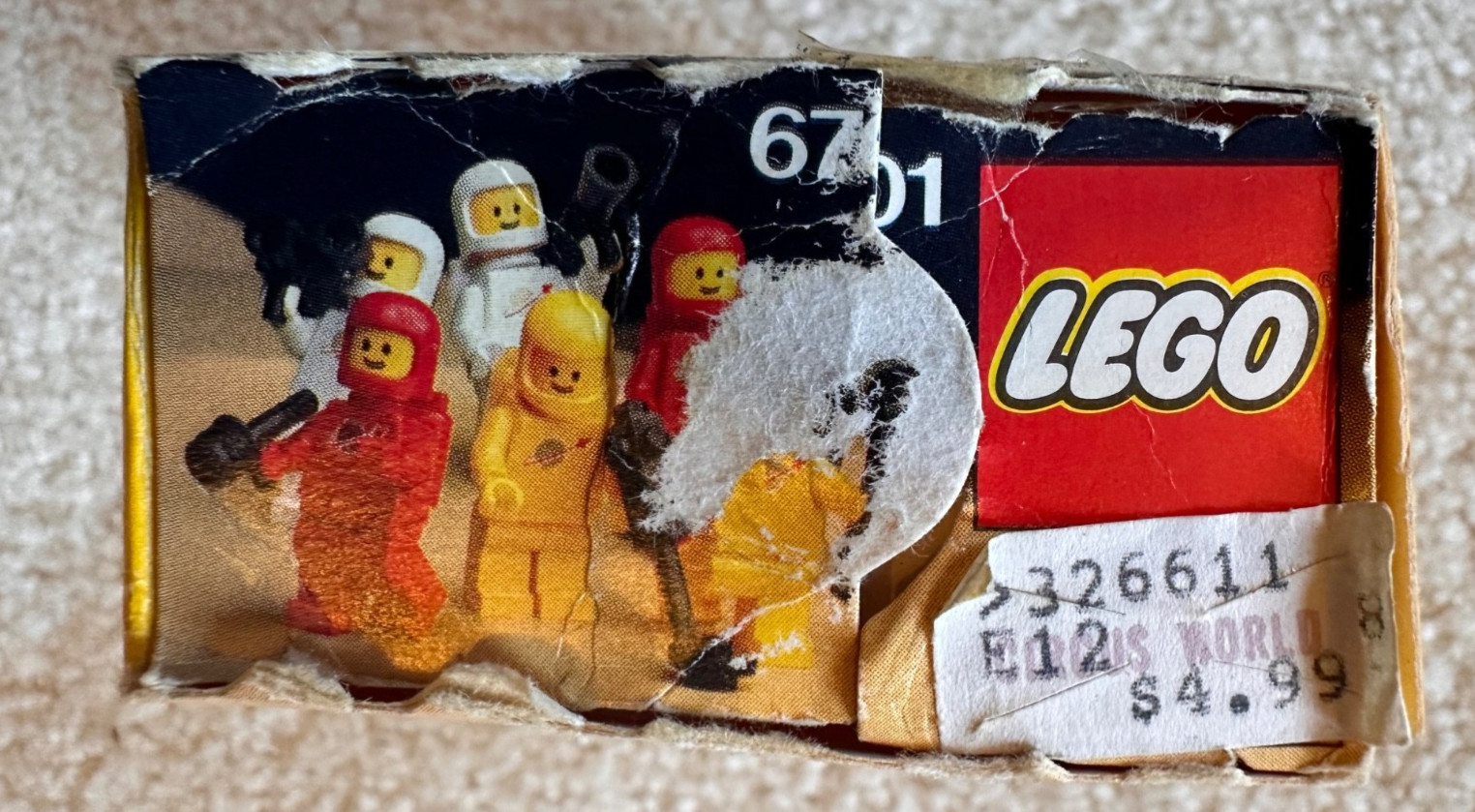 Vintage 1983 Lego Space set 6701 - Space Mini-figures; 100% complete with box