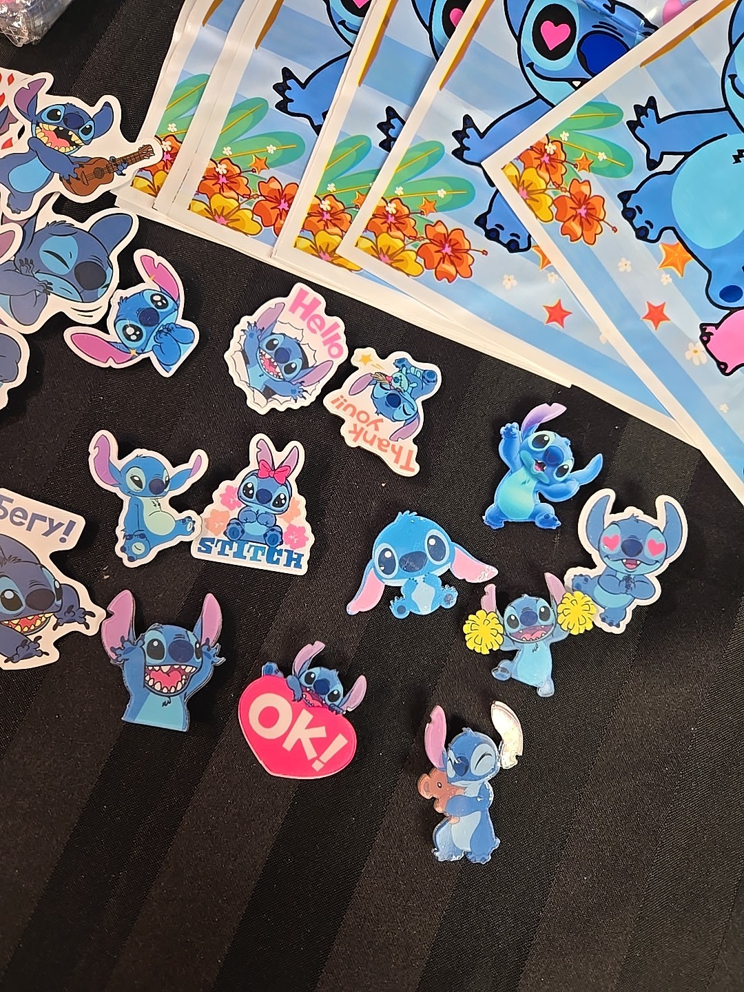 192pc Lilo Stitch & Scrump Gift Bag Party Set Pins Stickers & Slap Bracelets