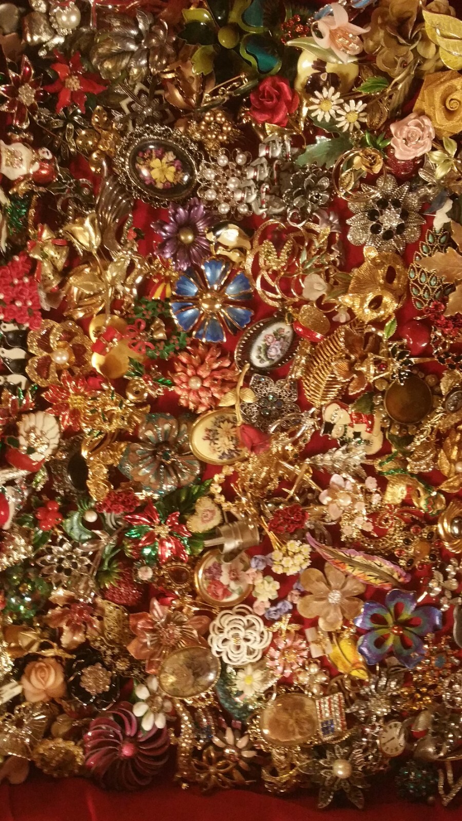 Vintage Costume Jewelry Lots Brooches Signed Unsigned *All Wear*