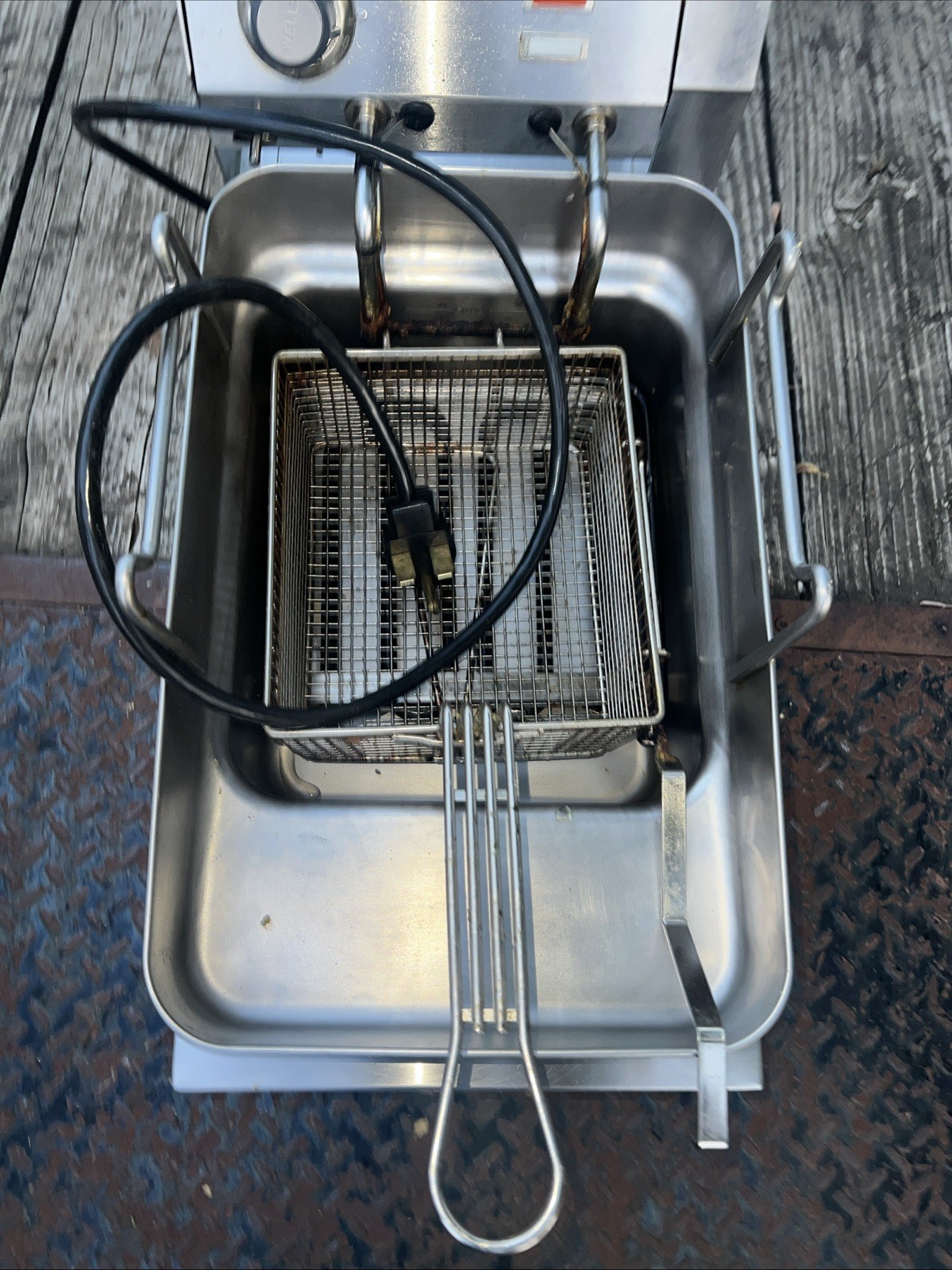 Wells 5E-F15CY 15 lb. Electric Countertop Fryer - 208-240V, 4319/5750W W