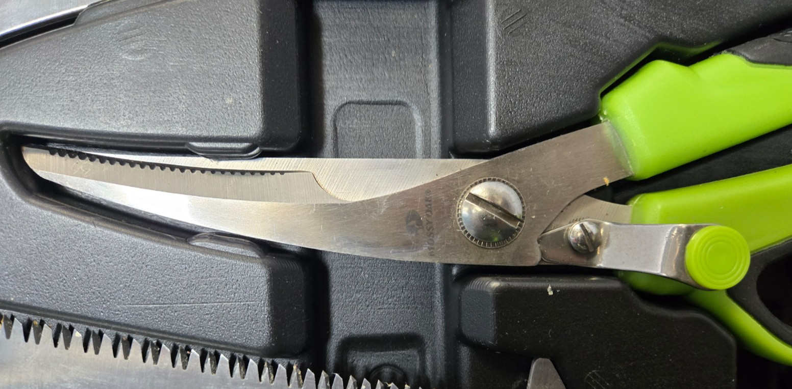 Mossy Oak Hunting Field Dressing Kit - 8 Steel Tools with Storage Case