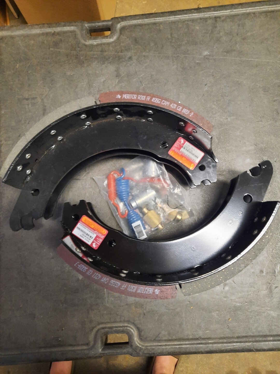 Meritor 4515G SR3014515Q Brake Shoe 16.5"x7" New Surplus With Hardware